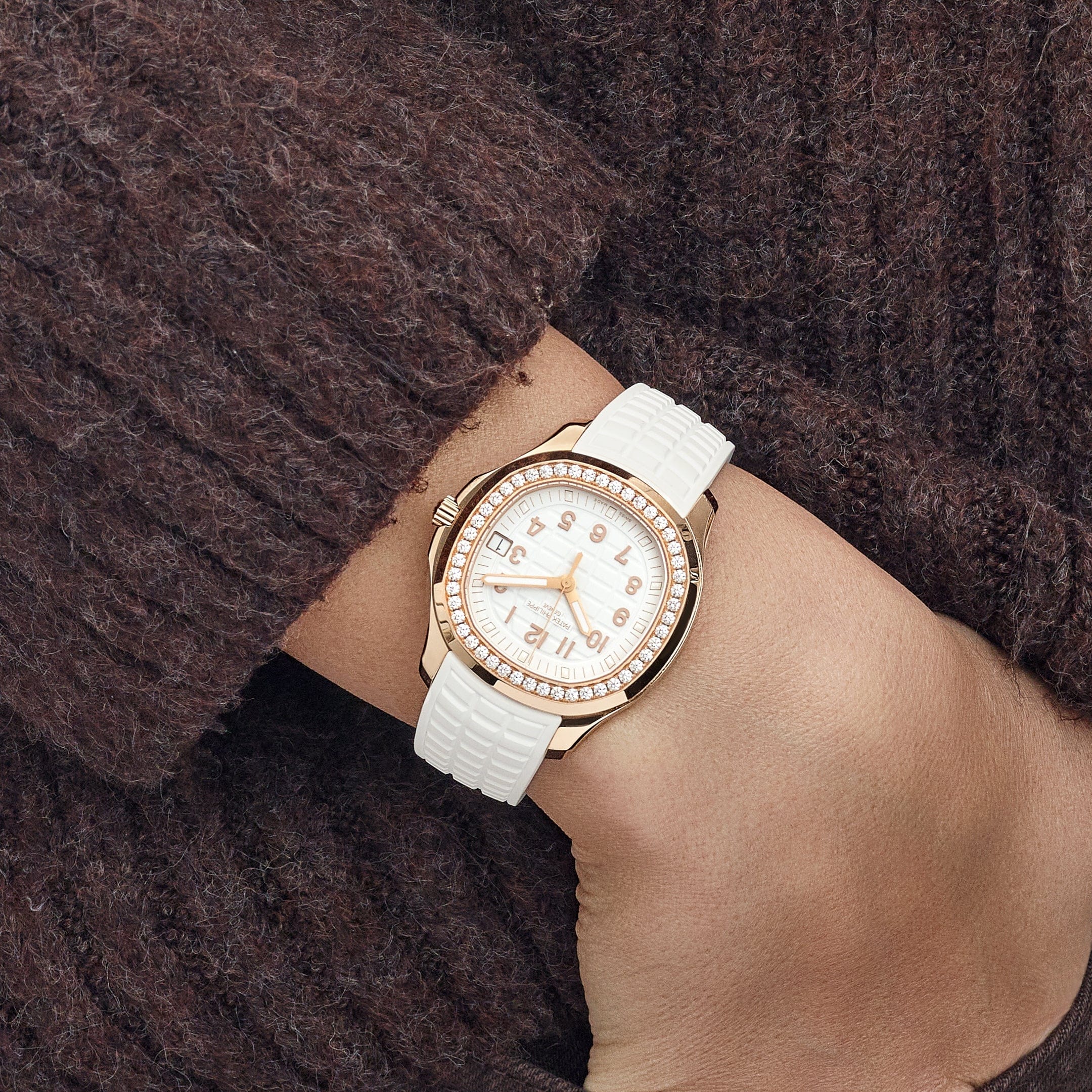 Patek Philippe Aquanaut Luce 5268/200R-001 Rose Gold White Dial Diamond Bezel - Image 3