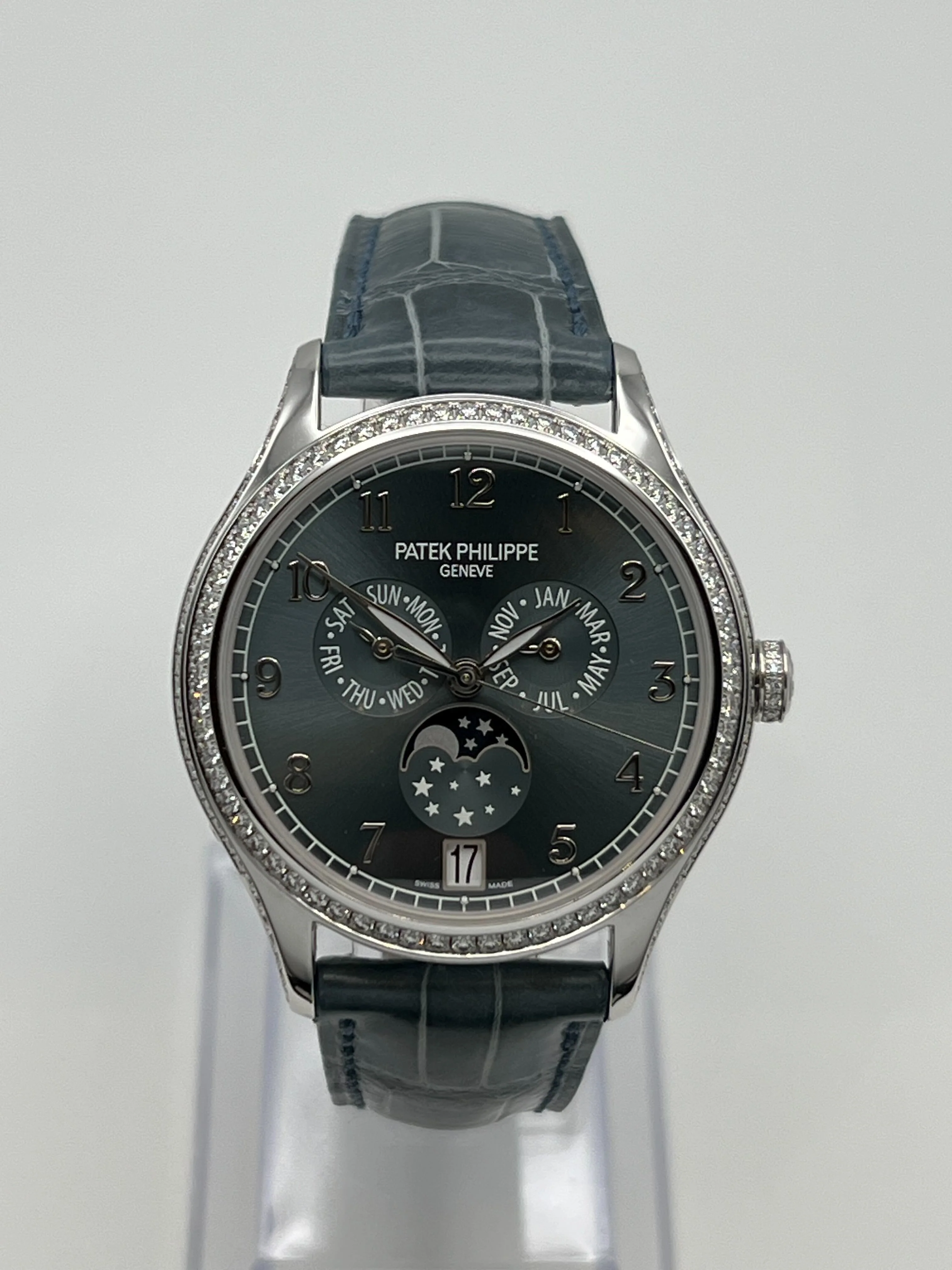 Patek Philippe Complications 4947G-001 Annual Calendar White Gold Blue Dial - Image 4
