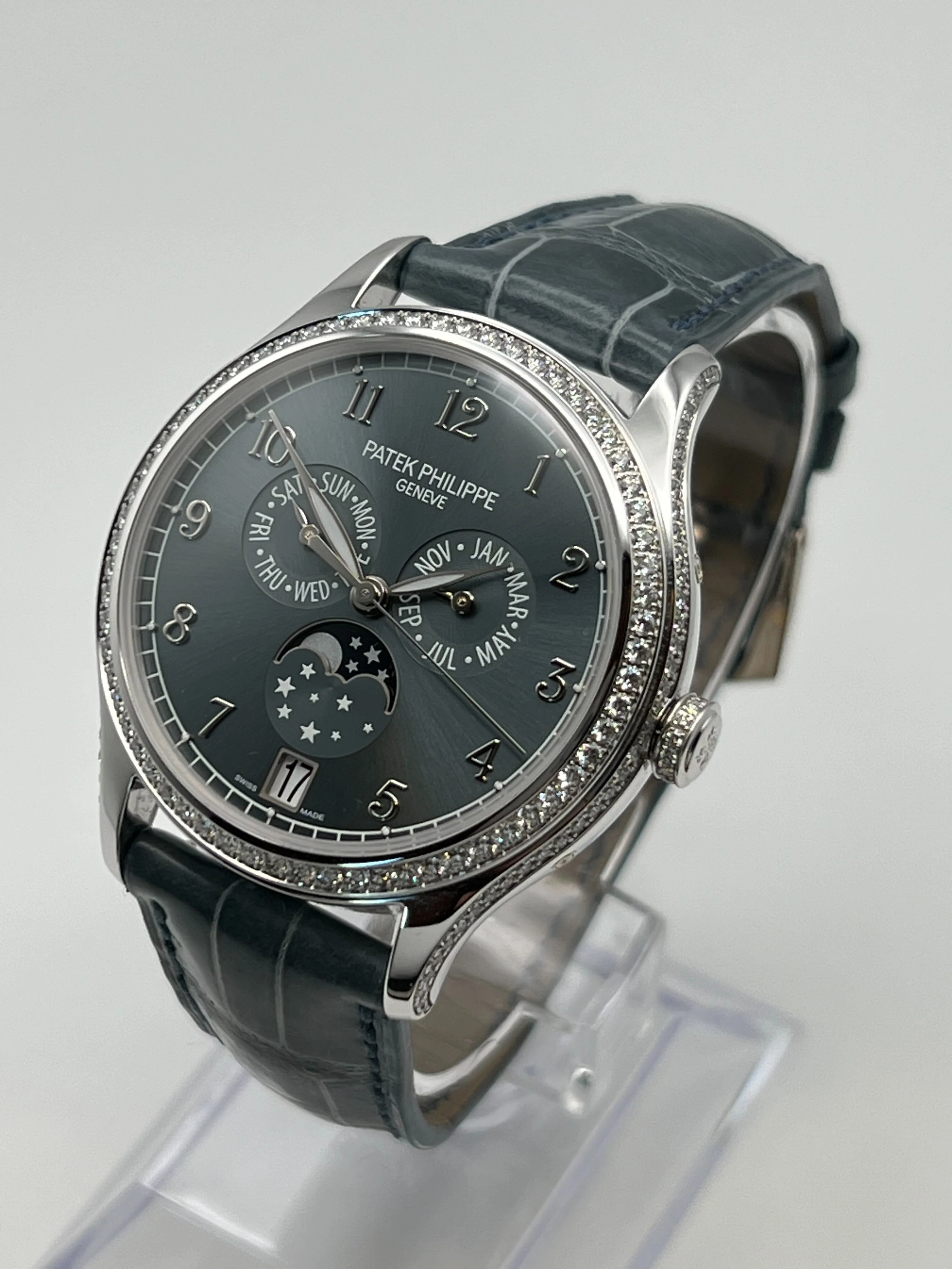 Patek Philippe Complications 4947G-001 Annual Calendar White Gold Blue Dial - Image 5