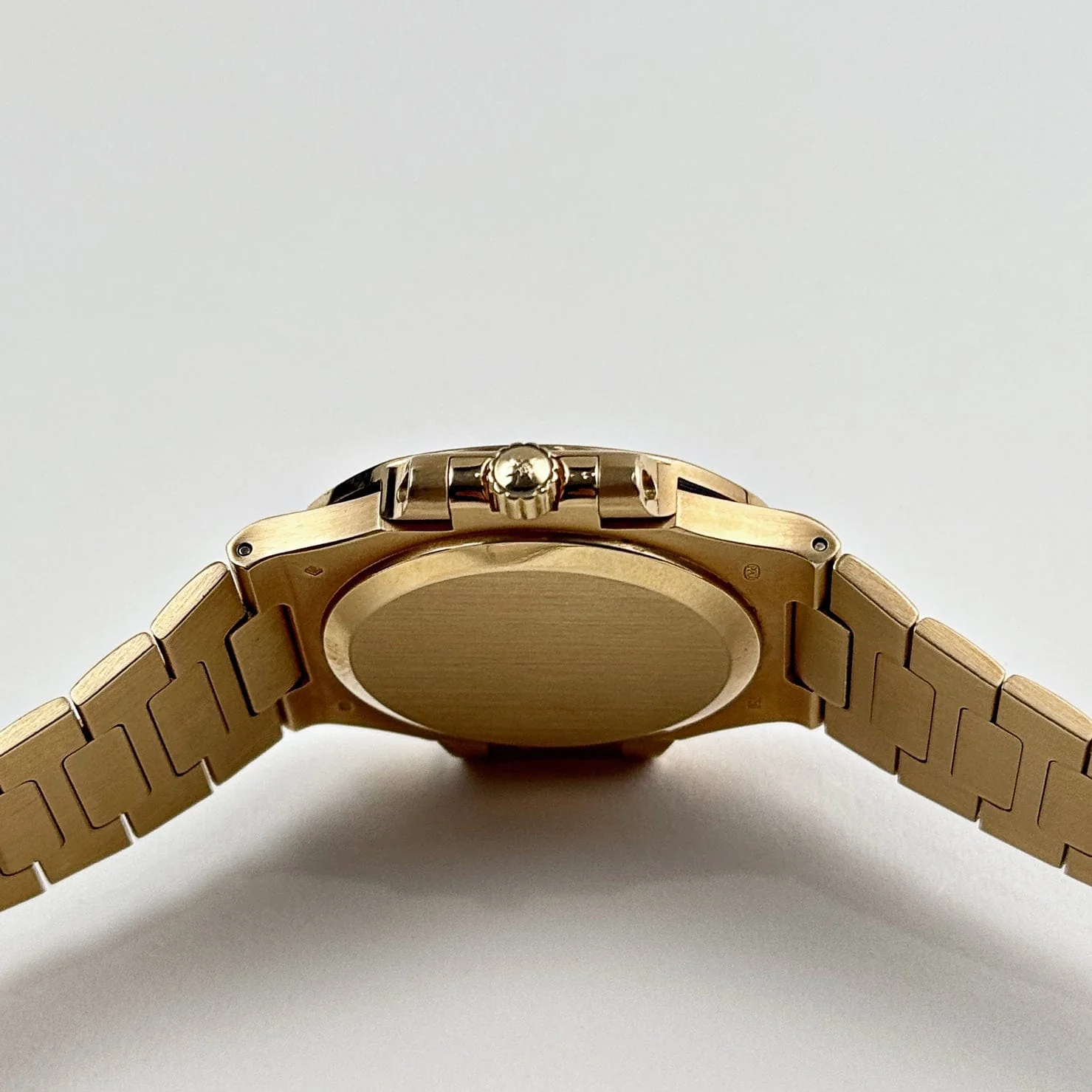 Patek Philippe Nautilus 3800/1J-001 Yellow Gold White Dial - Image 10