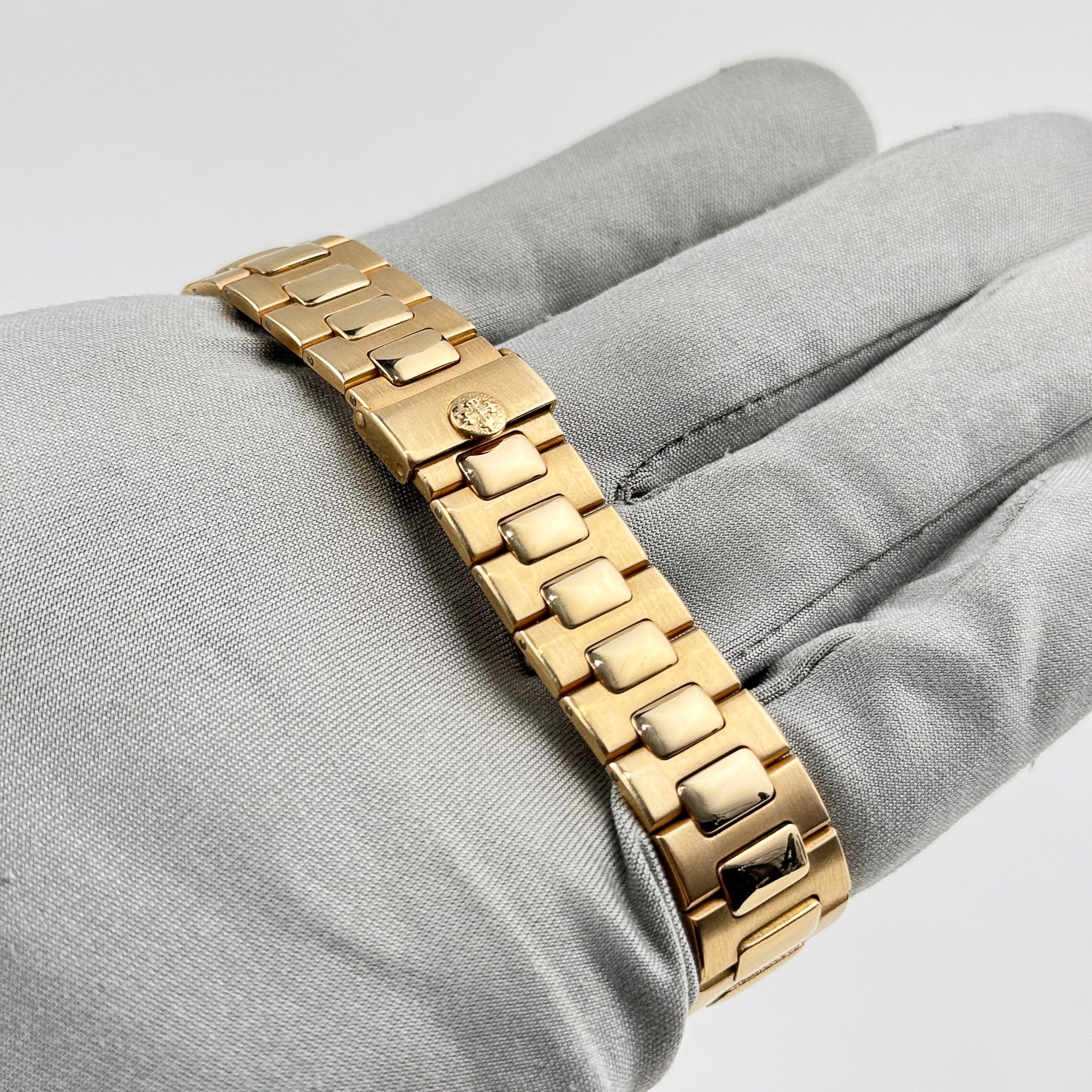 Patek Philippe Nautilus 3800/1J-001 Yellow Gold White Dial - Image 11