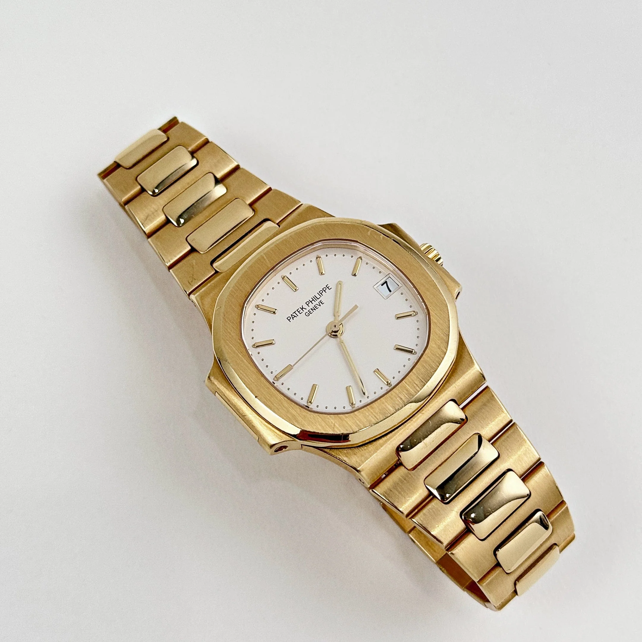 Patek Philippe Nautilus 3800/1J-001 Yellow Gold White Dial - Image 3