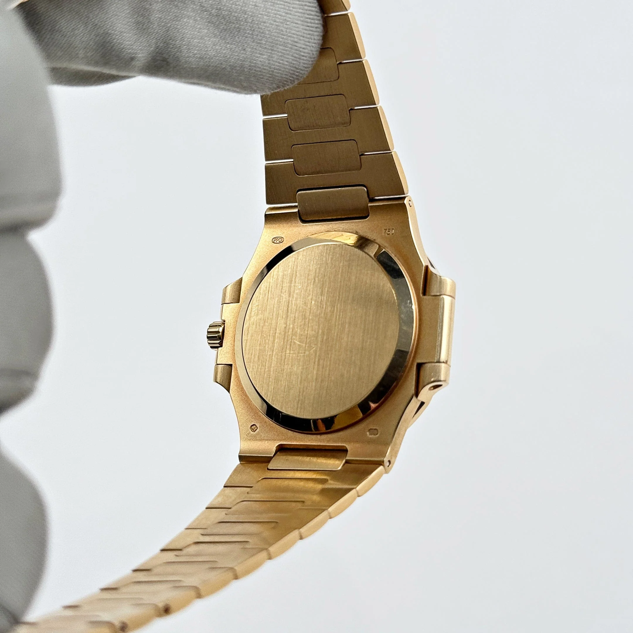 Patek Philippe Nautilus 3800/1J-001 Yellow Gold White Dial - Image 8