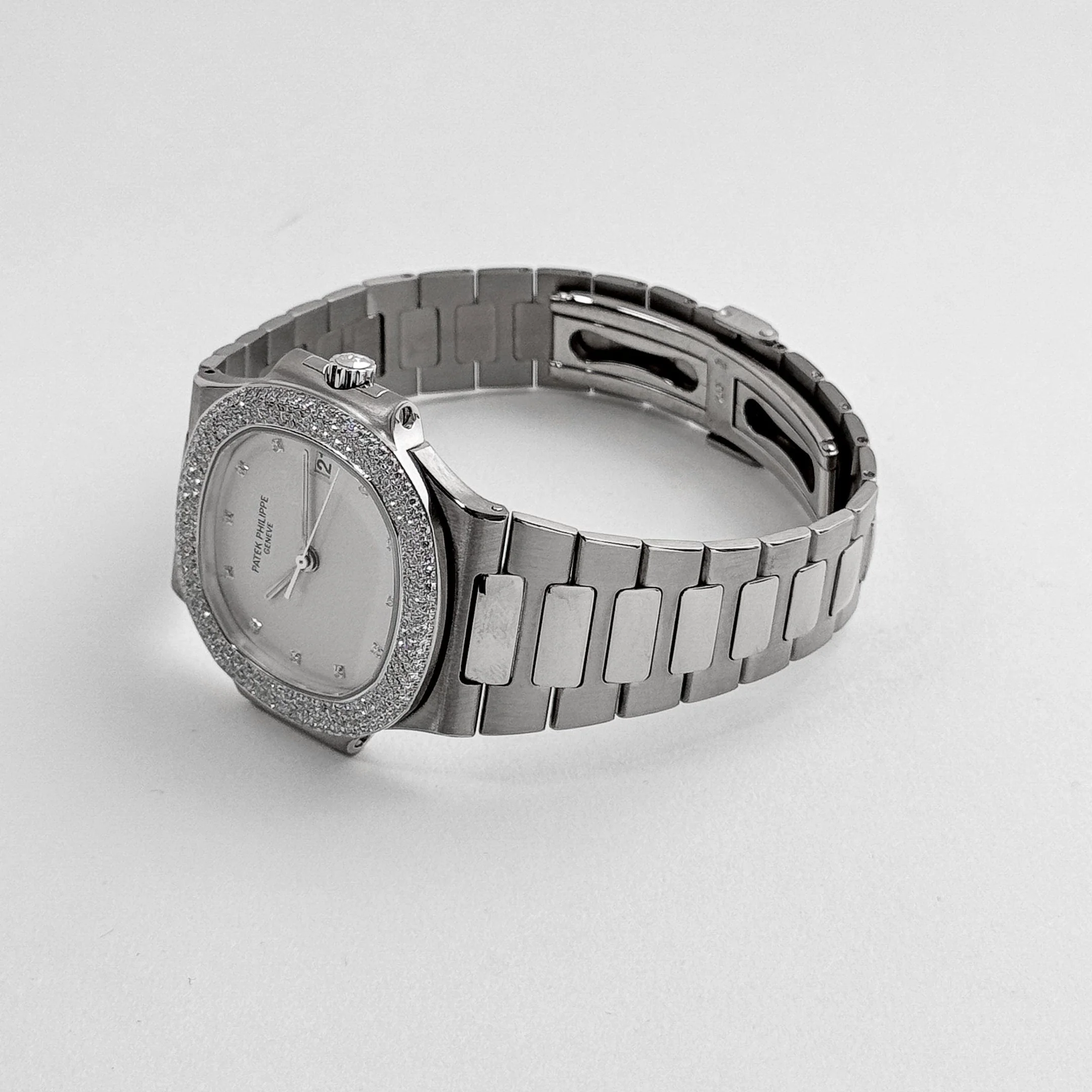 Patek Philippe Nautilus 3800/4G-001 White Gold White Dial Diamond Set (2004) - Image 4
