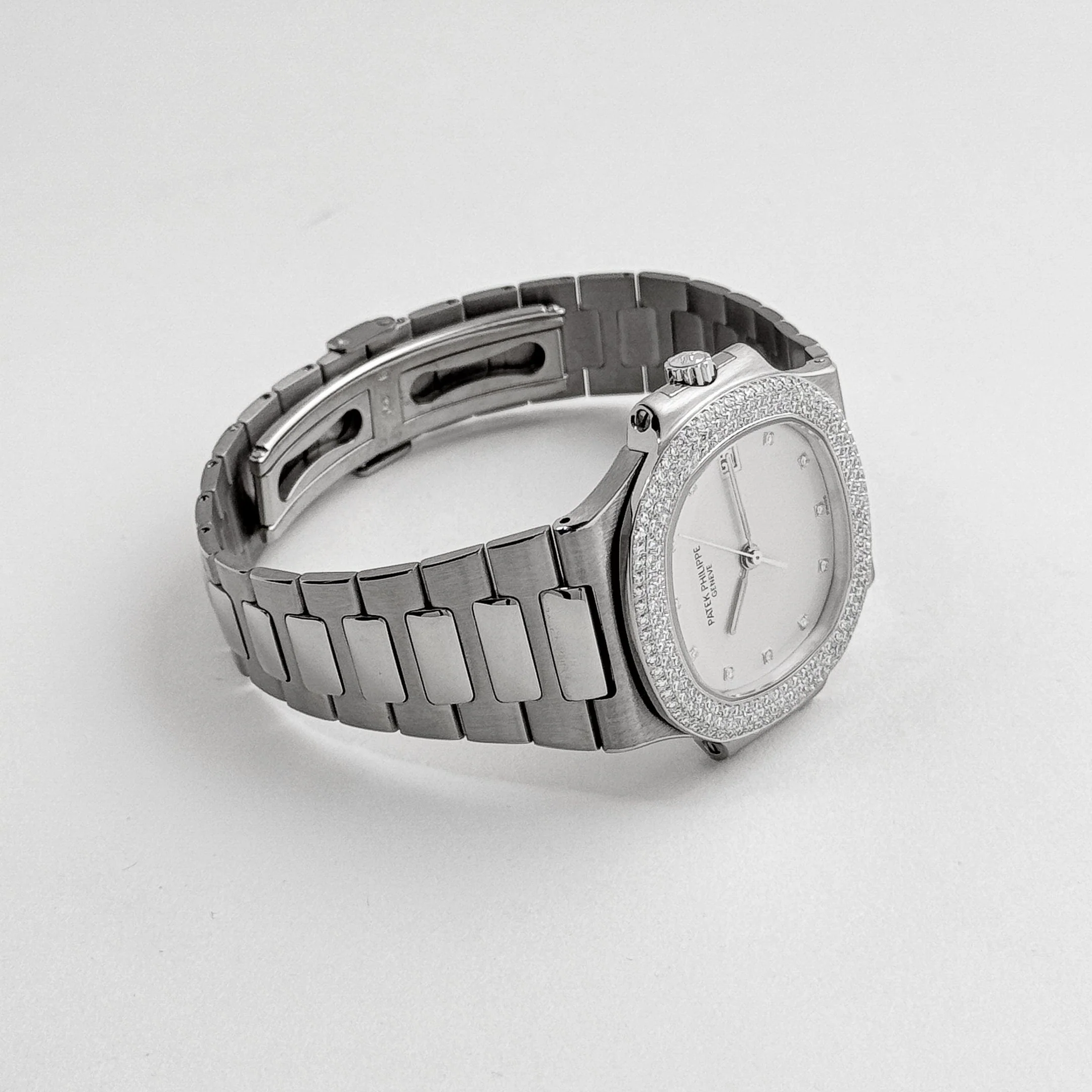 Patek Philippe Nautilus 3800/4G-001 White Gold White Dial Diamond Set (2004) - Image 6