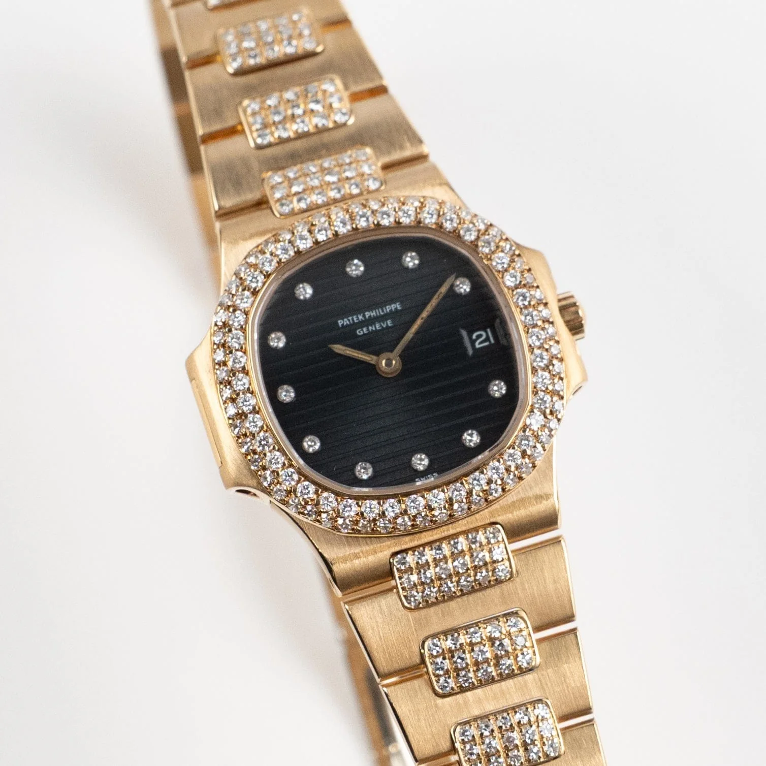 Patek Philippe Nautilus 4700/5 Yellow Gold Blue Diamond Dial - Image 5