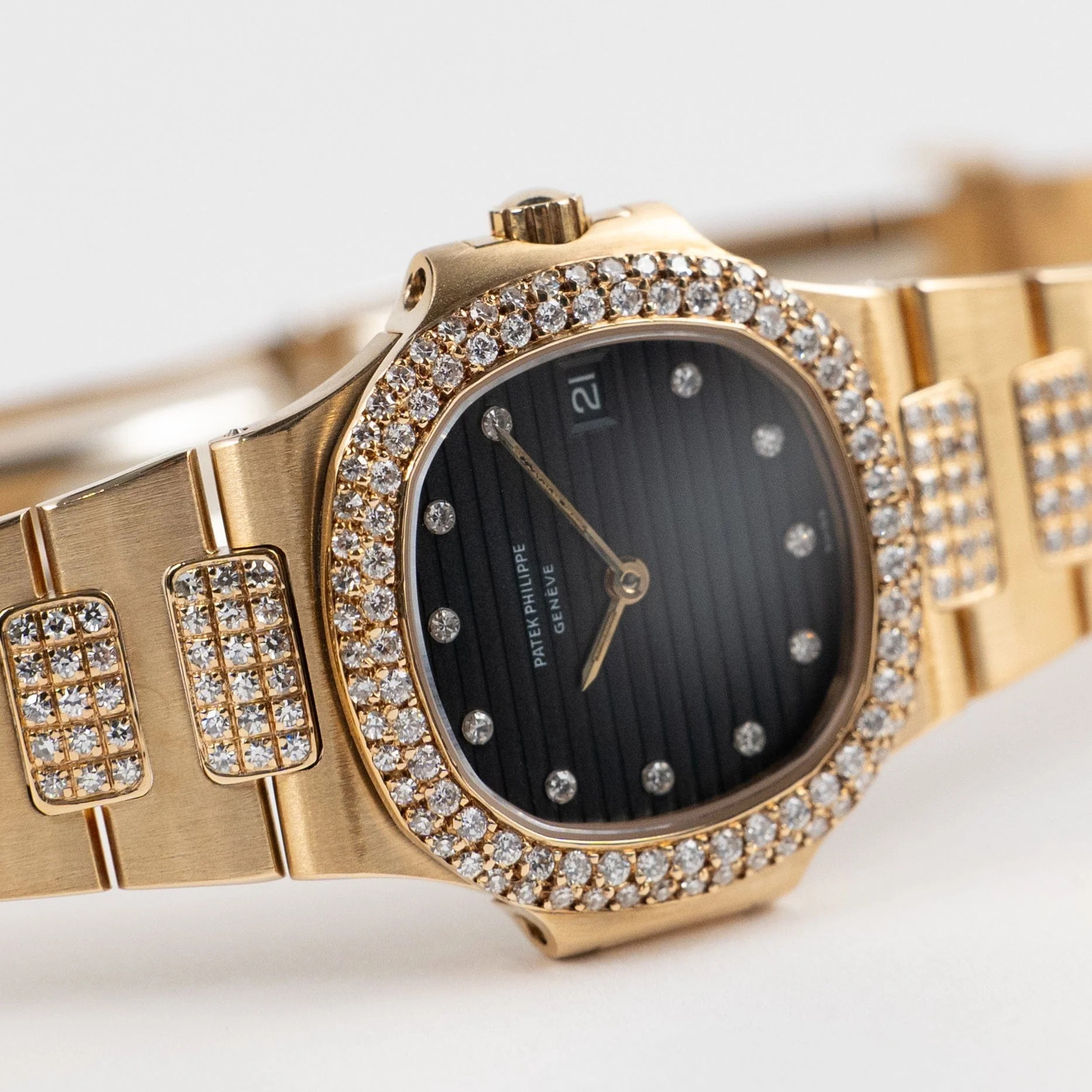 Patek Philippe Nautilus 4700/5 Yellow Gold Blue Diamond Dial - Image 6