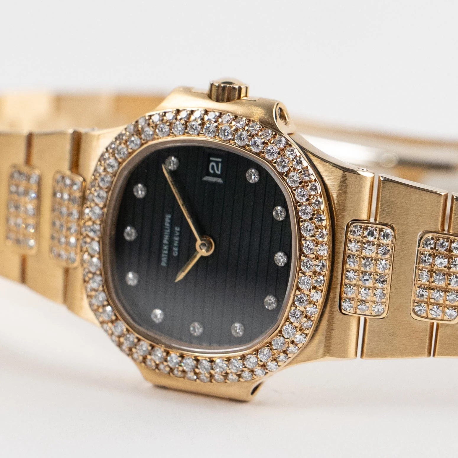 Patek Philippe Nautilus 4700/5 Yellow Gold Blue Diamond Dial - Image 7