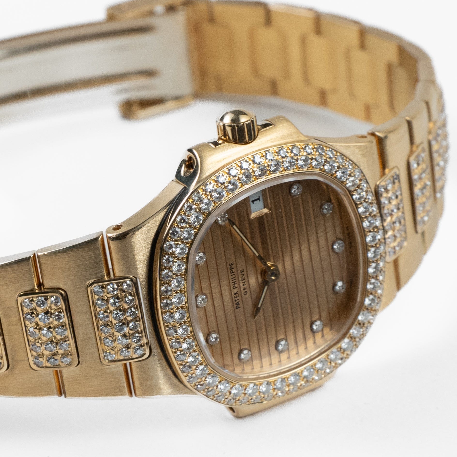 Patek Philippe Nautilus 4700 'Ladies' Yellow Gold Champagne Diamond Dial Diamond Bezel - Image 6