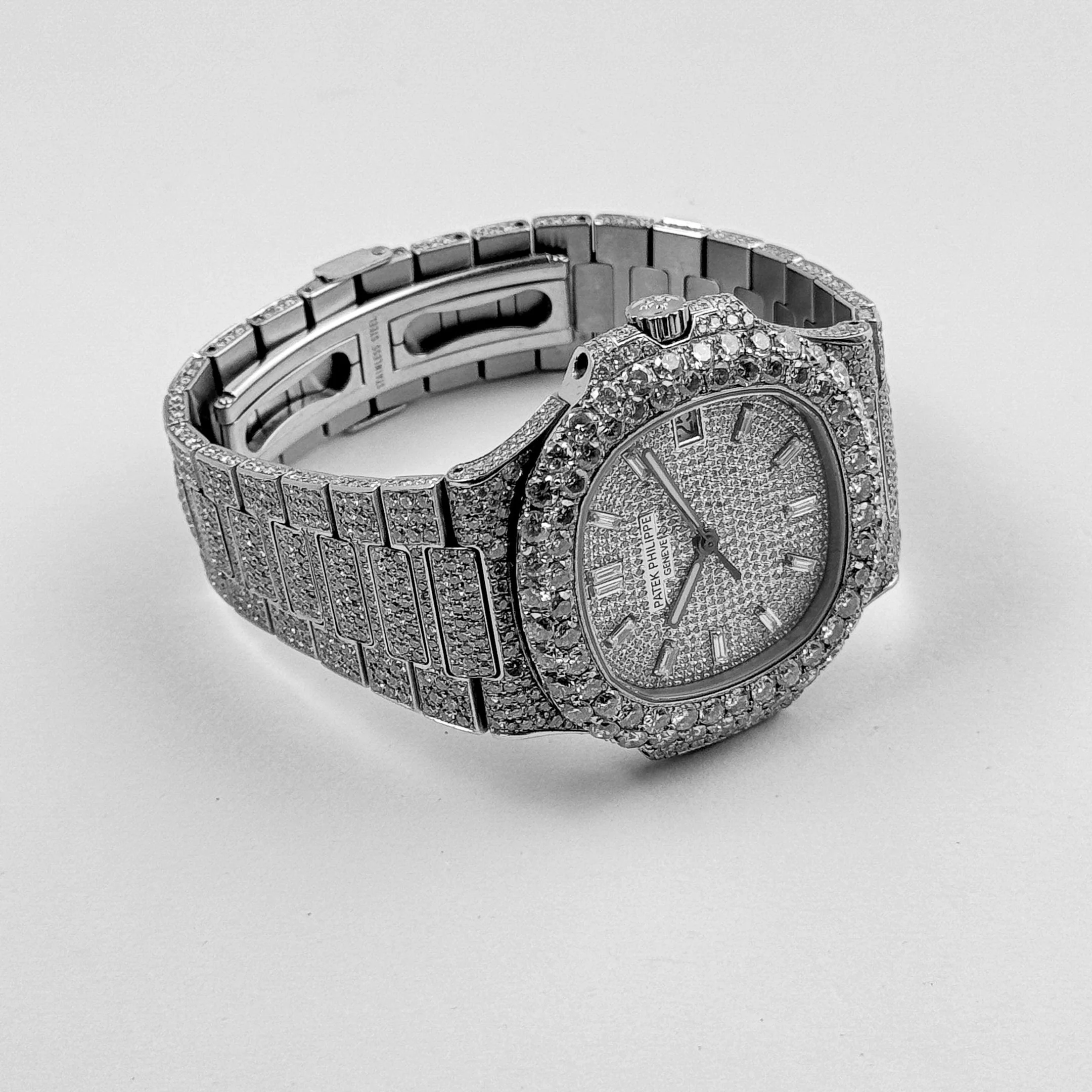 Patek Philippe Nautilus 5711/1A-011 Stainless Steel with Aftermarket Diamond Pavé Bezel and Case (2012) - Image 6
