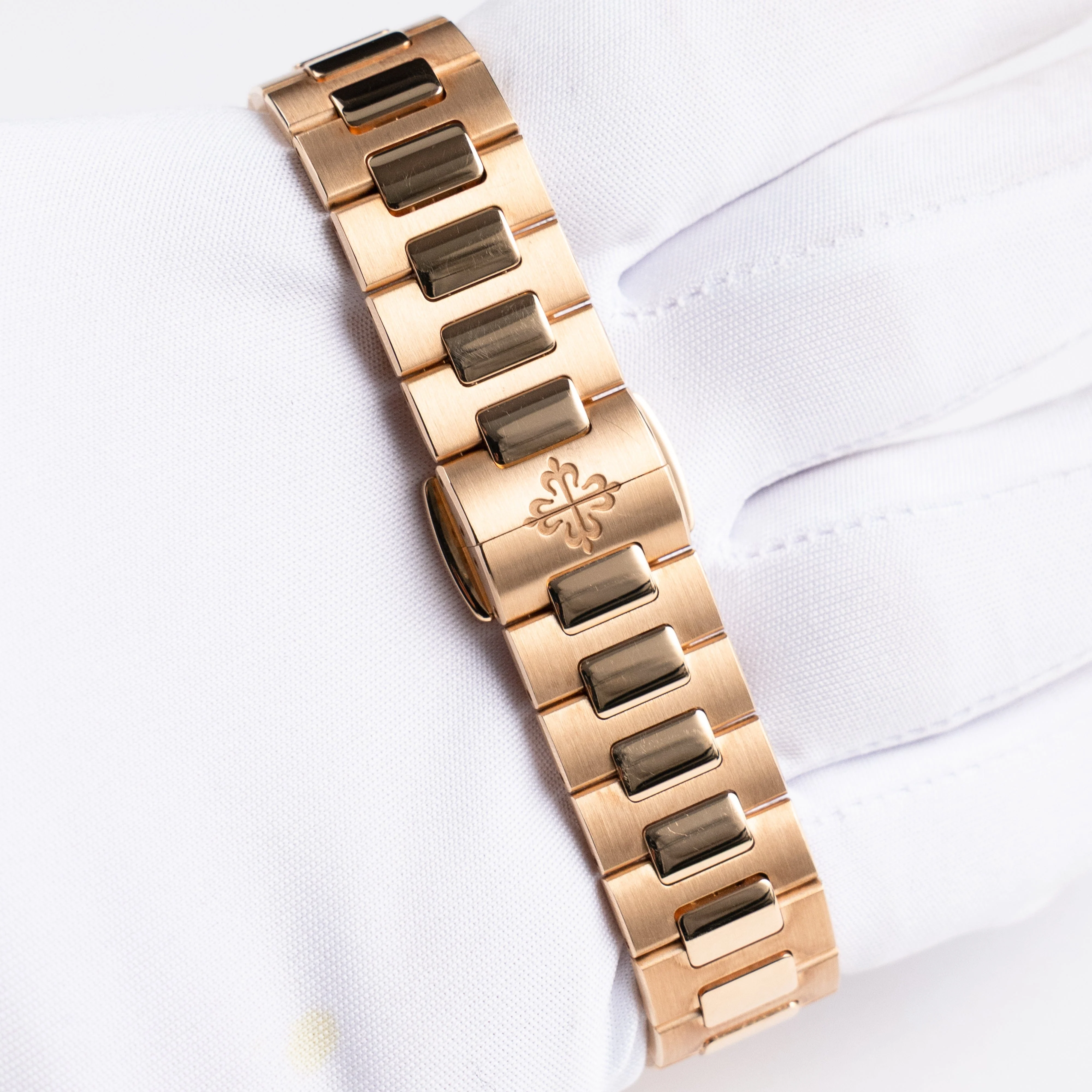 Patek Philippe Nautilus 7010/1R-011 'Ladies' Rose Gold Silver Dial Diamond Bezel Quartz (2019) - Image 13