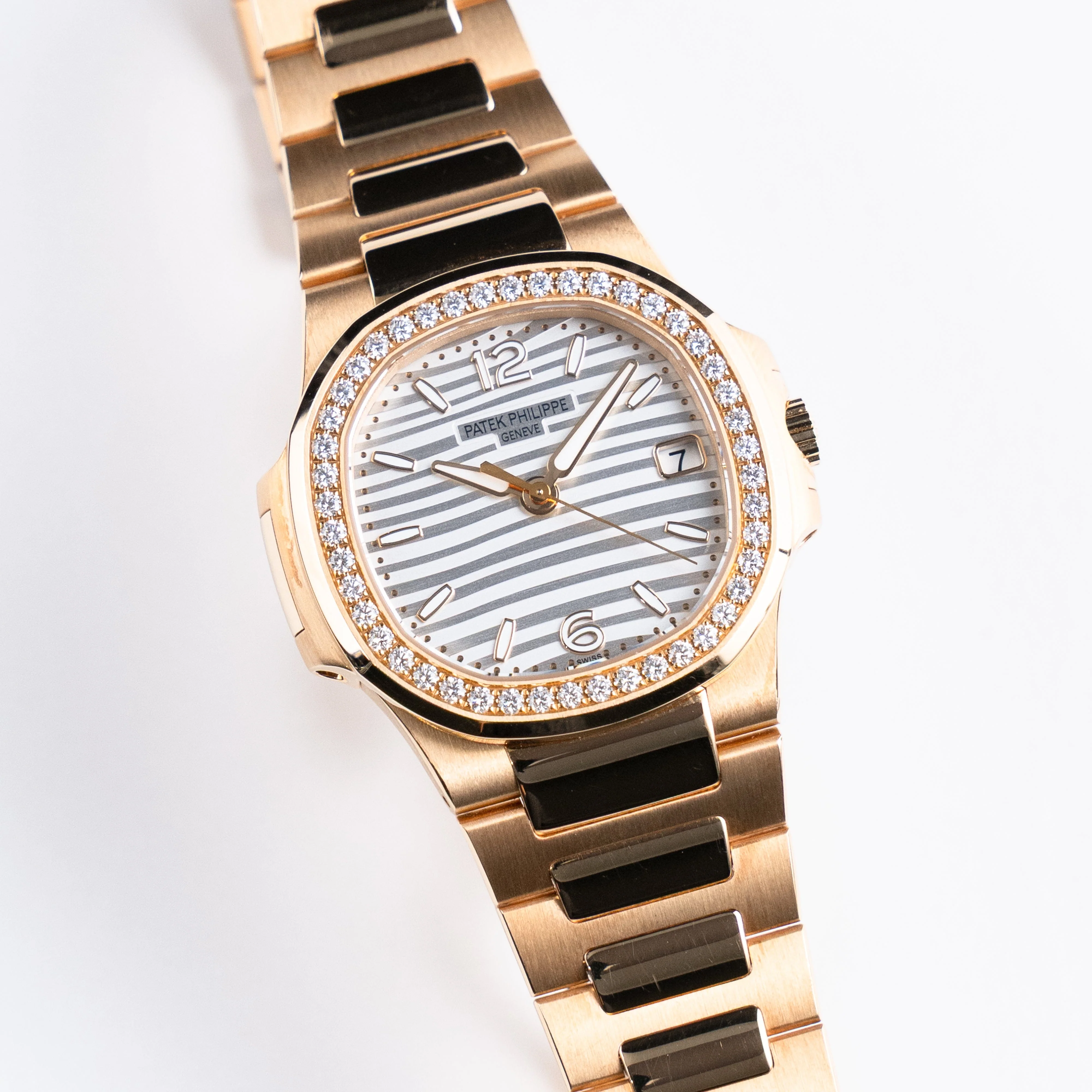 Patek Philippe Nautilus 7010/1R-011 'Ladies' Rose Gold Silver Dial Diamond Bezel Quartz (2019) - Image 5