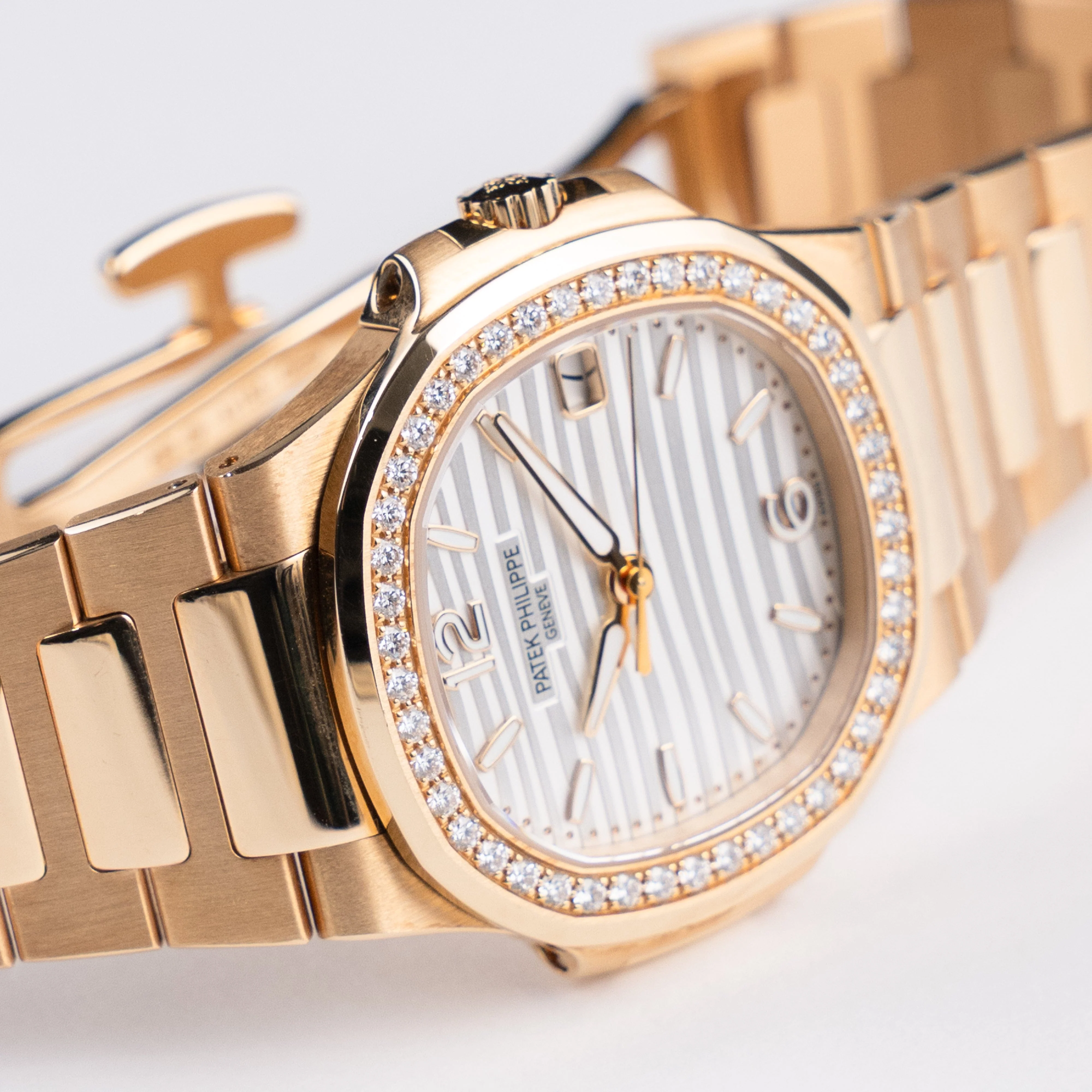 Patek Philippe Nautilus 7010/1R-011 'Ladies' Rose Gold Silver Dial Diamond Bezel Quartz (2019) - Image 6