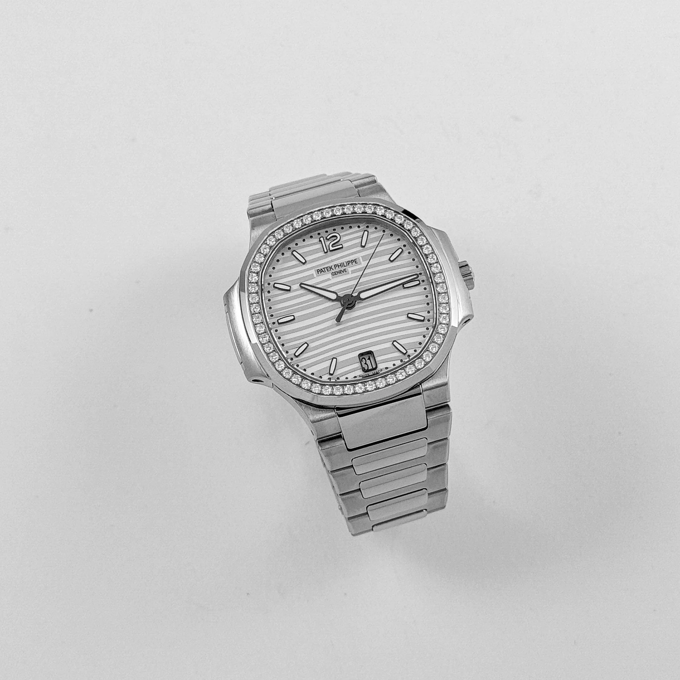 Patek Philippe Nautilus 7118/1200A-010 'Ladies' Stainless Steel Silver Dial Diamond Bezel (2022) - Image 5