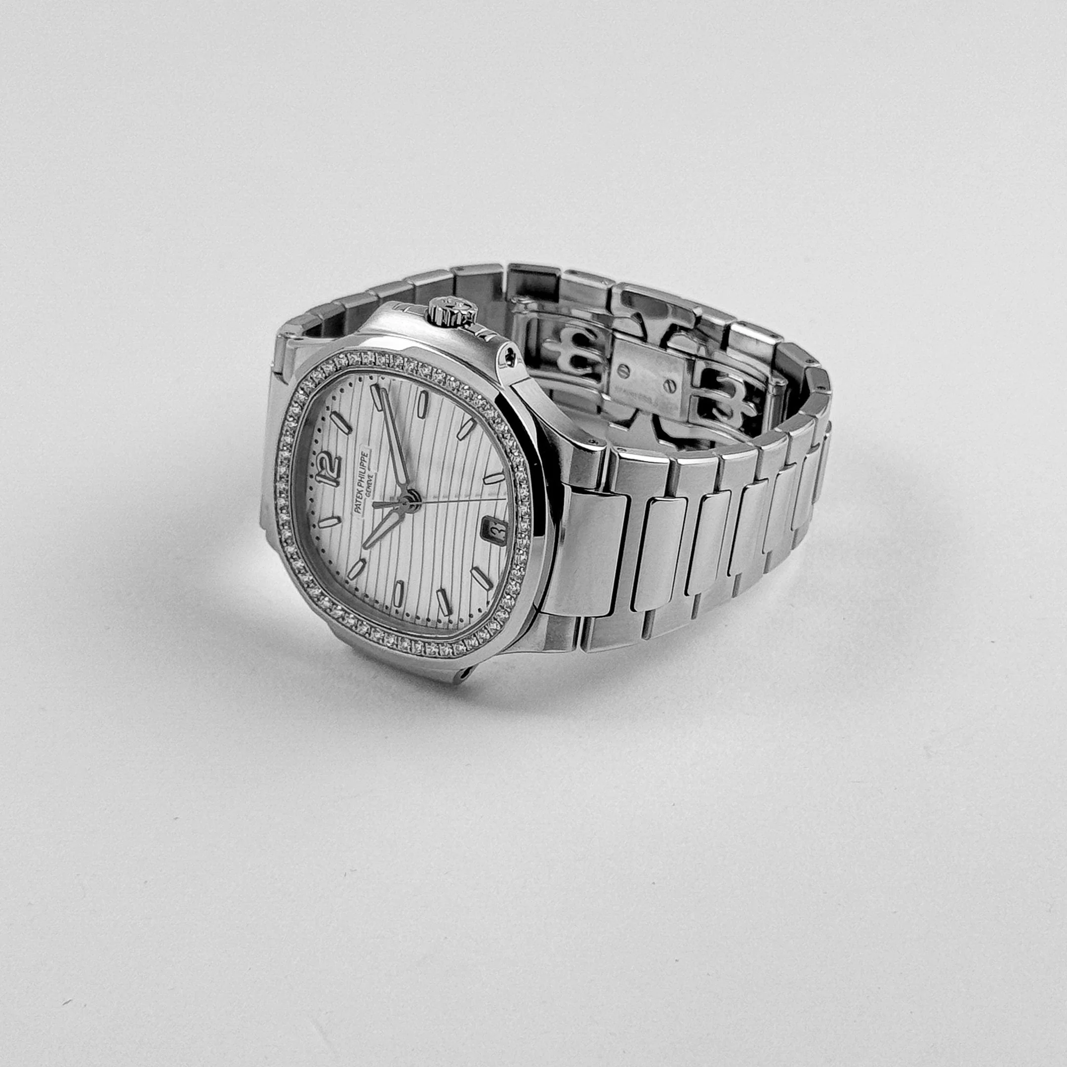 Patek Philippe Nautilus 7118/1200A-010 'Ladies' Stainless Steel Silver Dial Diamond Bezel (2022) - Image 6