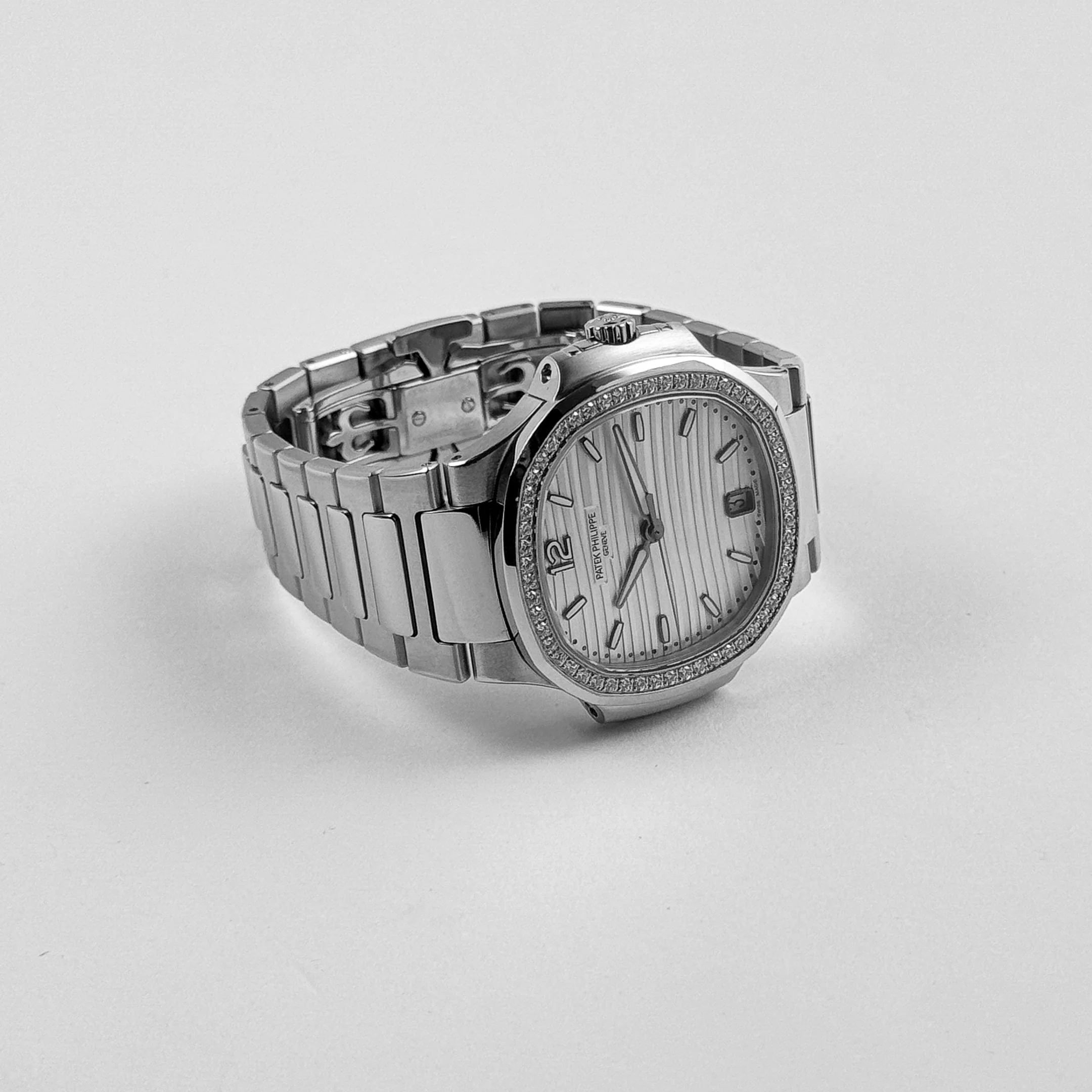 Patek Philippe Nautilus 7118/1200A-010 'Ladies' Stainless Steel Silver Dial Diamond Bezel (2022) - Image 7