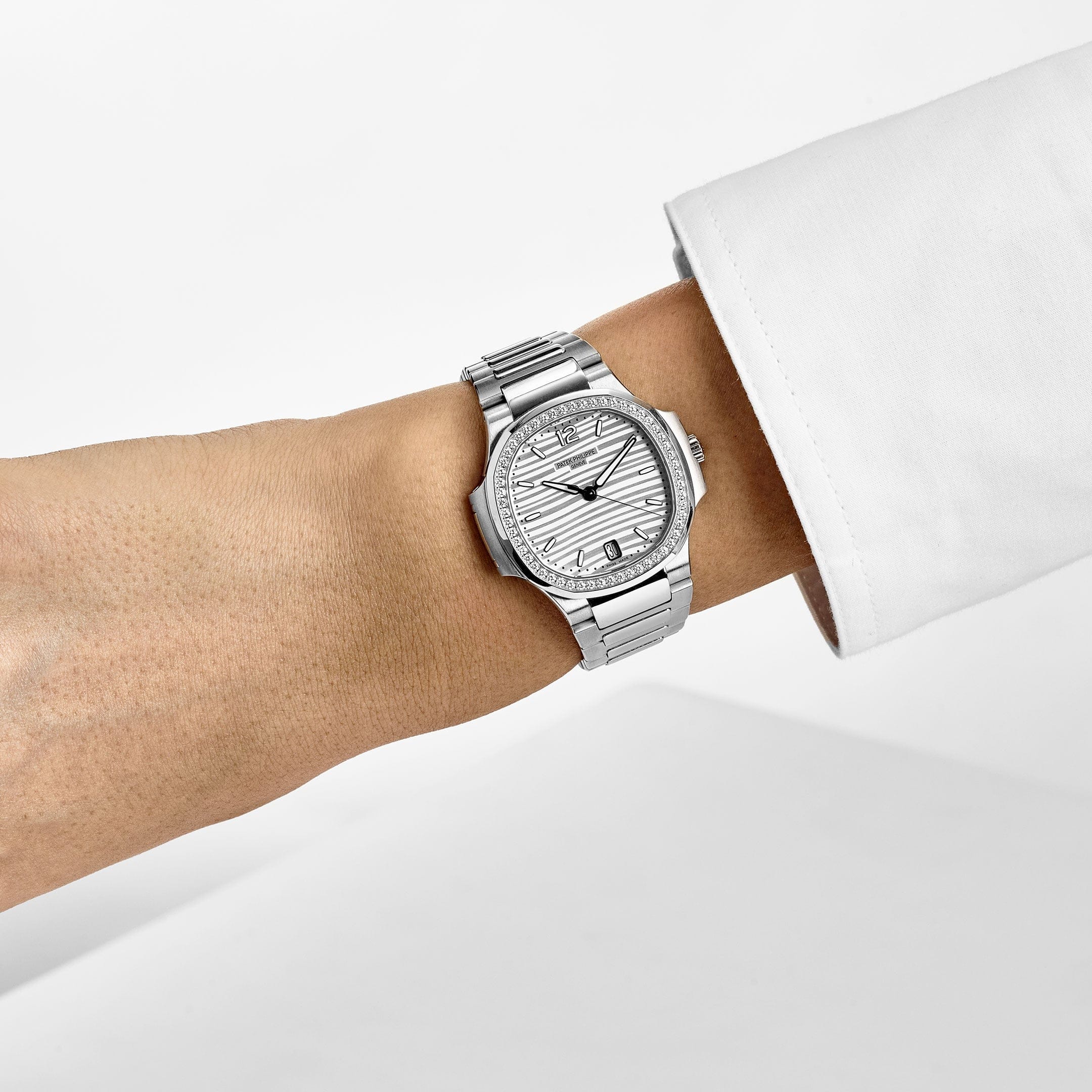Patek Philippe Nautilus 7118/1200A-010 'Ladies' Stainless Steel Silver Dial Diamond Bezel (2024) - Image 2