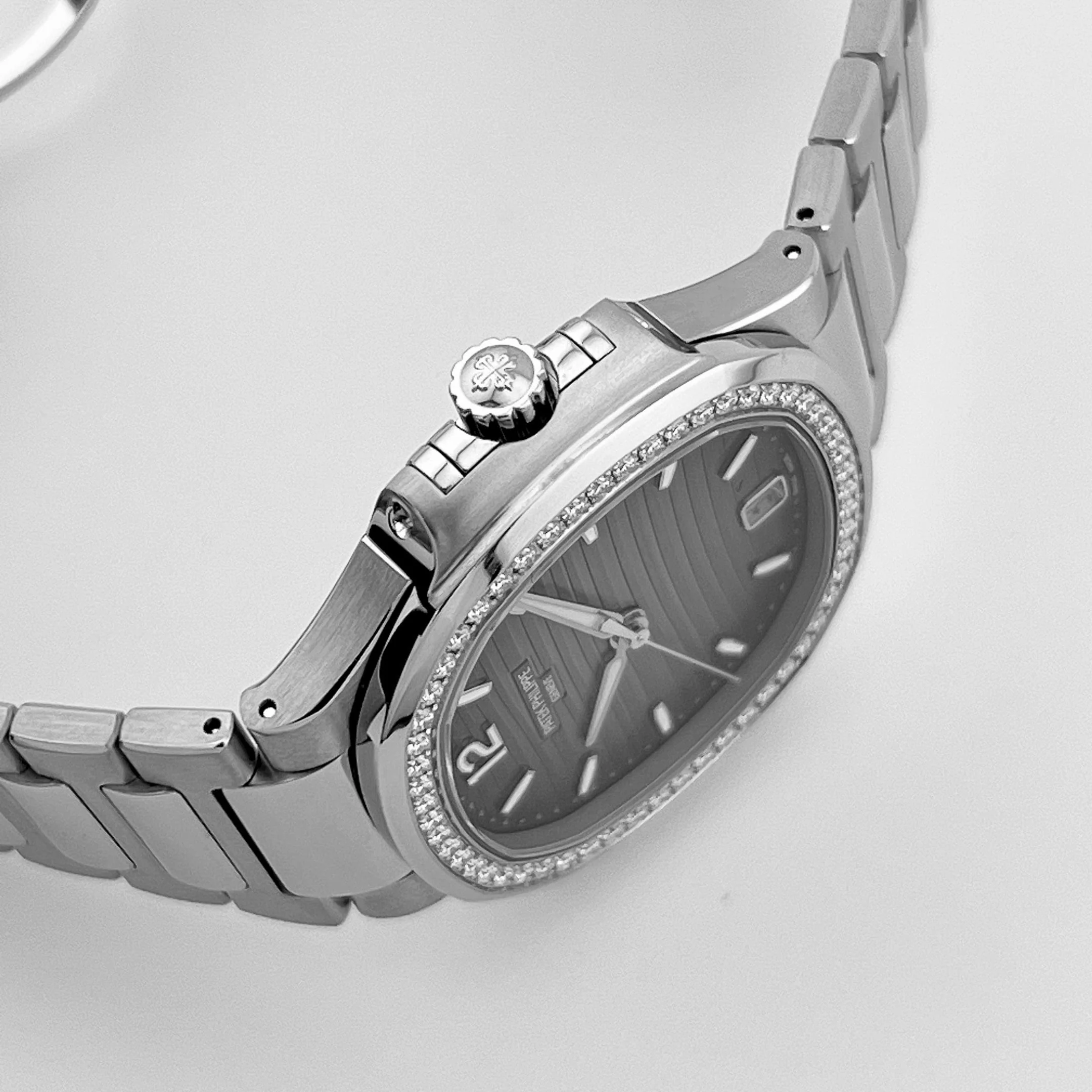 Patek Philippe Nautilus 7118/1200A-011 'Ladies' Stainless Steel Grey Dial Diamond Bezel - Image 3