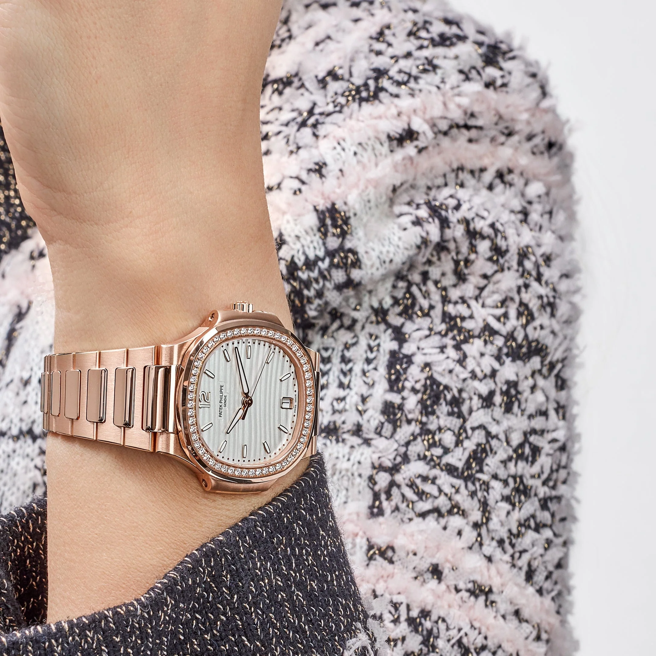 Patek Philippe Nautilus 7118/1200R-001 Ladies Automatic Rose Gold Silver Dial Diamond Bezel - Image 2
