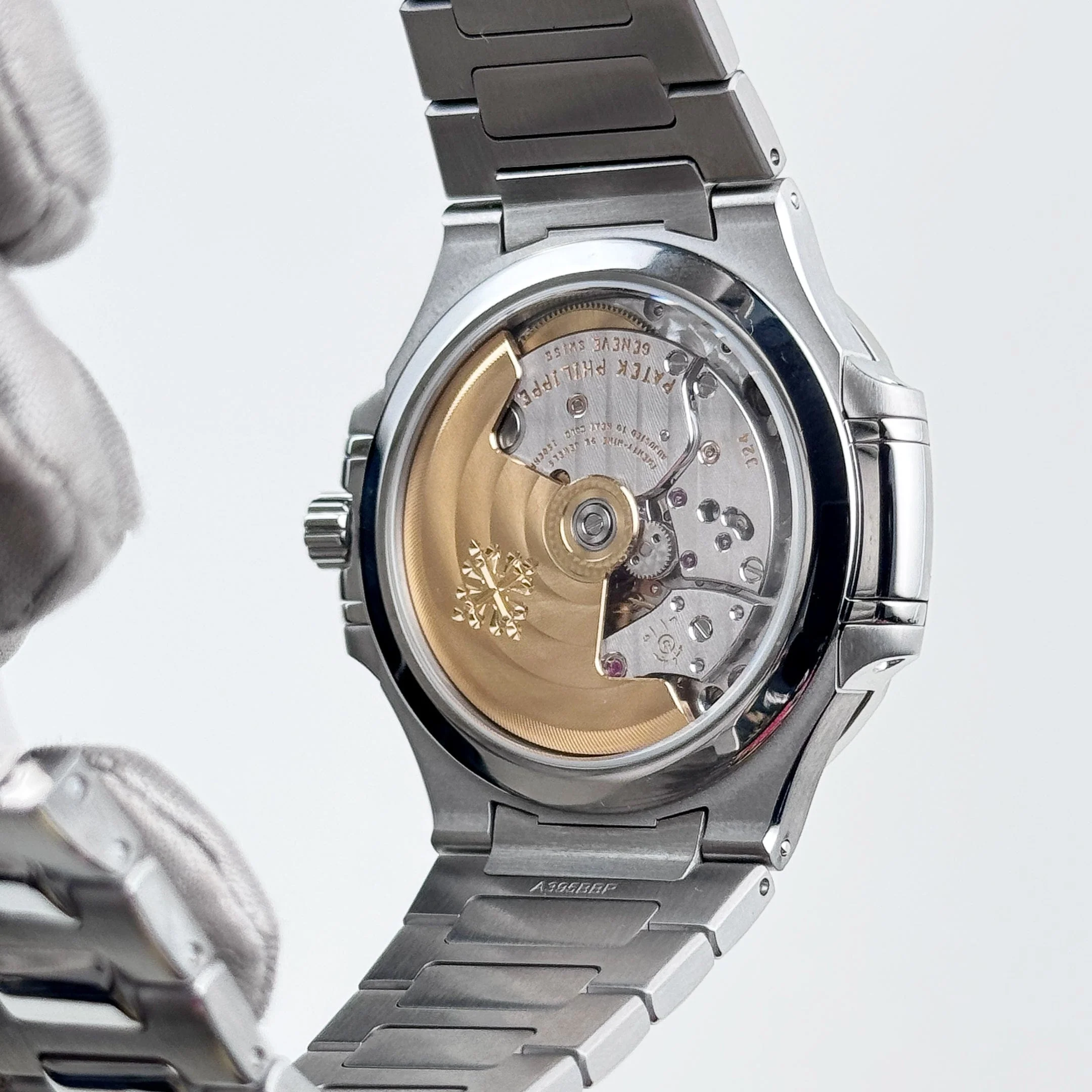 Patek Philippe Nautilus 7118/1A-010 Stainless Steel Silvery Opaline Dial (2022) - Image 10