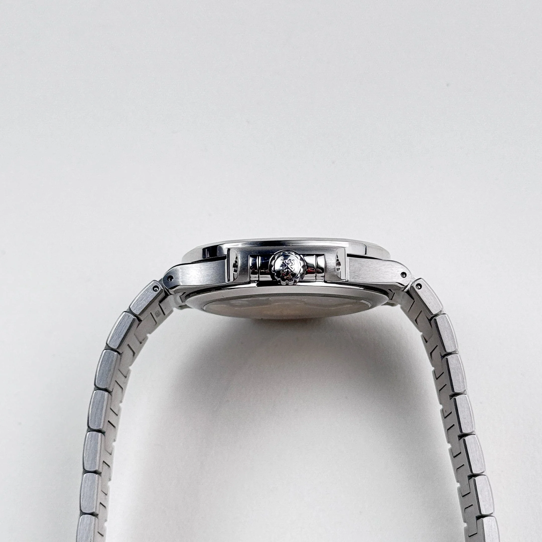 Patek Philippe Nautilus 7118/1A-010 Stainless Steel Silvery Opaline Dial (2022) - Image 6