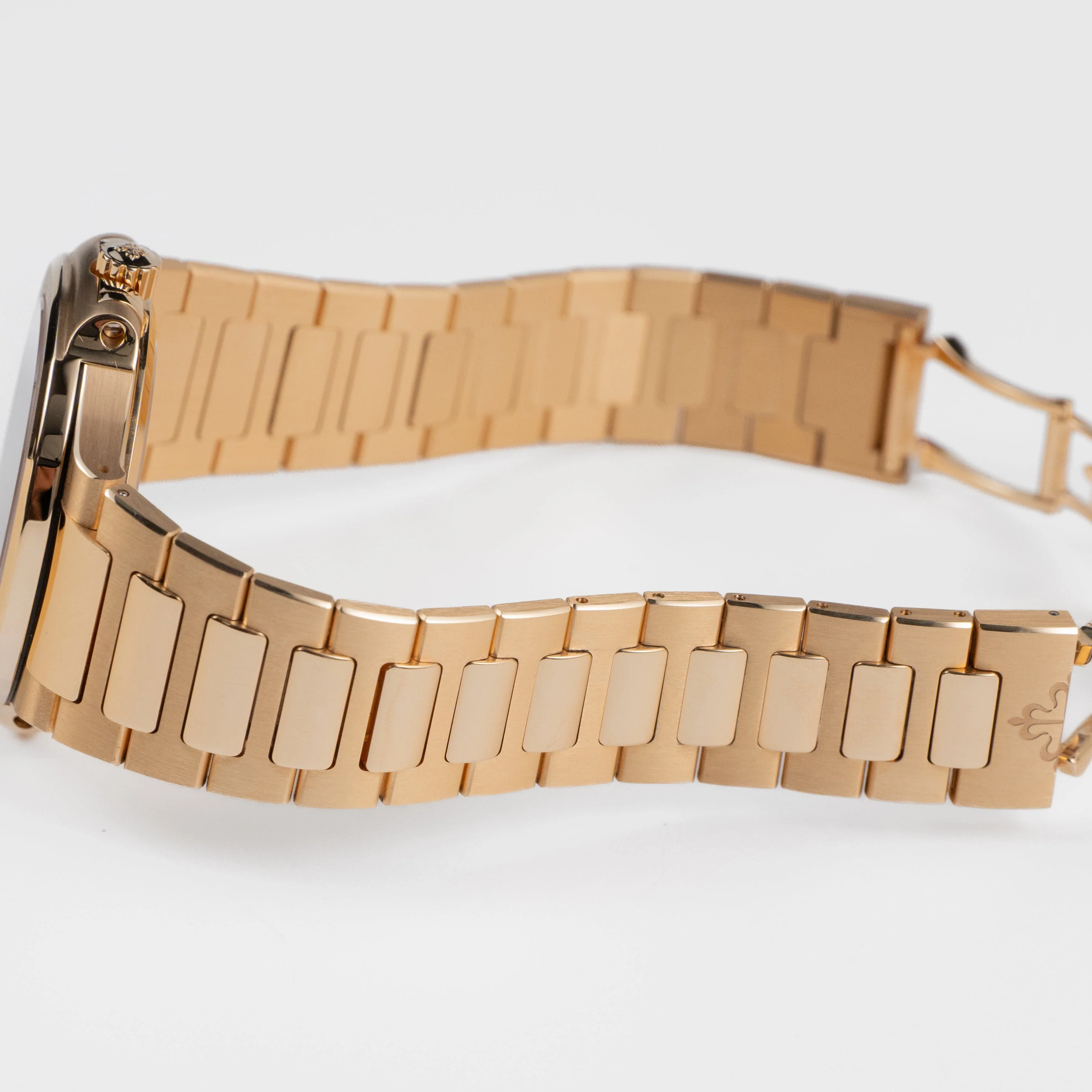 Patek Philippe Nautilus 7118/1R-010 'Ladies' Rose Gold Champagne Golden Dial (2021) - Image 10
