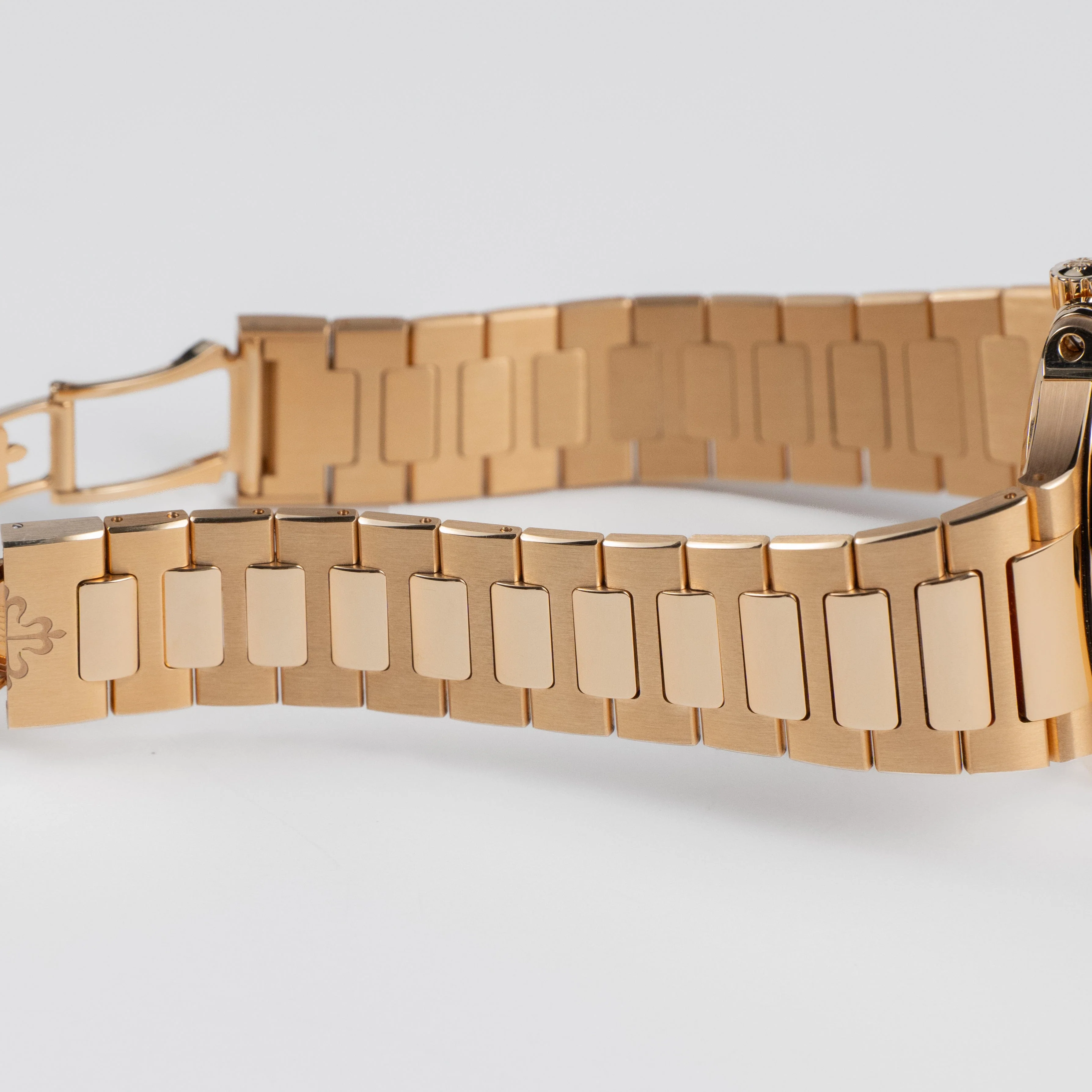 Patek Philippe Nautilus 7118/1R-010 'Ladies' Rose Gold Champagne Golden Dial (2021) - Image 11