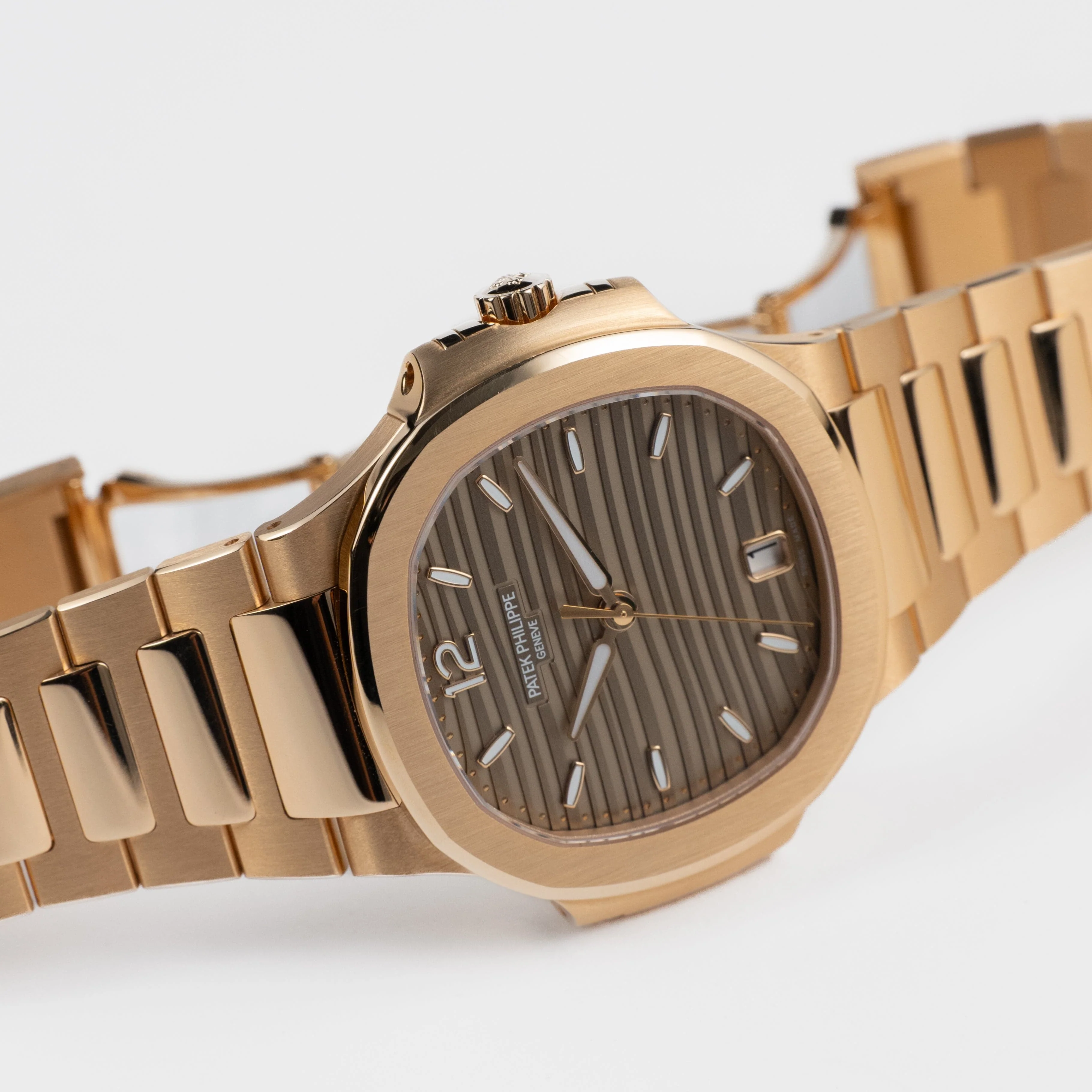 Patek Philippe Nautilus 7118/1R-010 'Ladies' Rose Gold Champagne Golden Dial (2021) - Image 7