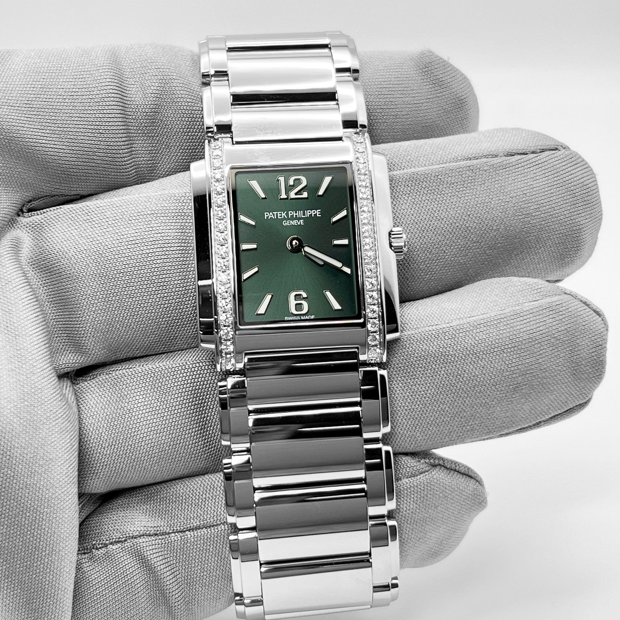 Patek Philippe Twenty-4 4910/1200A-011 'Ladies' Stainless Steel Green Diamond Dial Quartz - Image 10