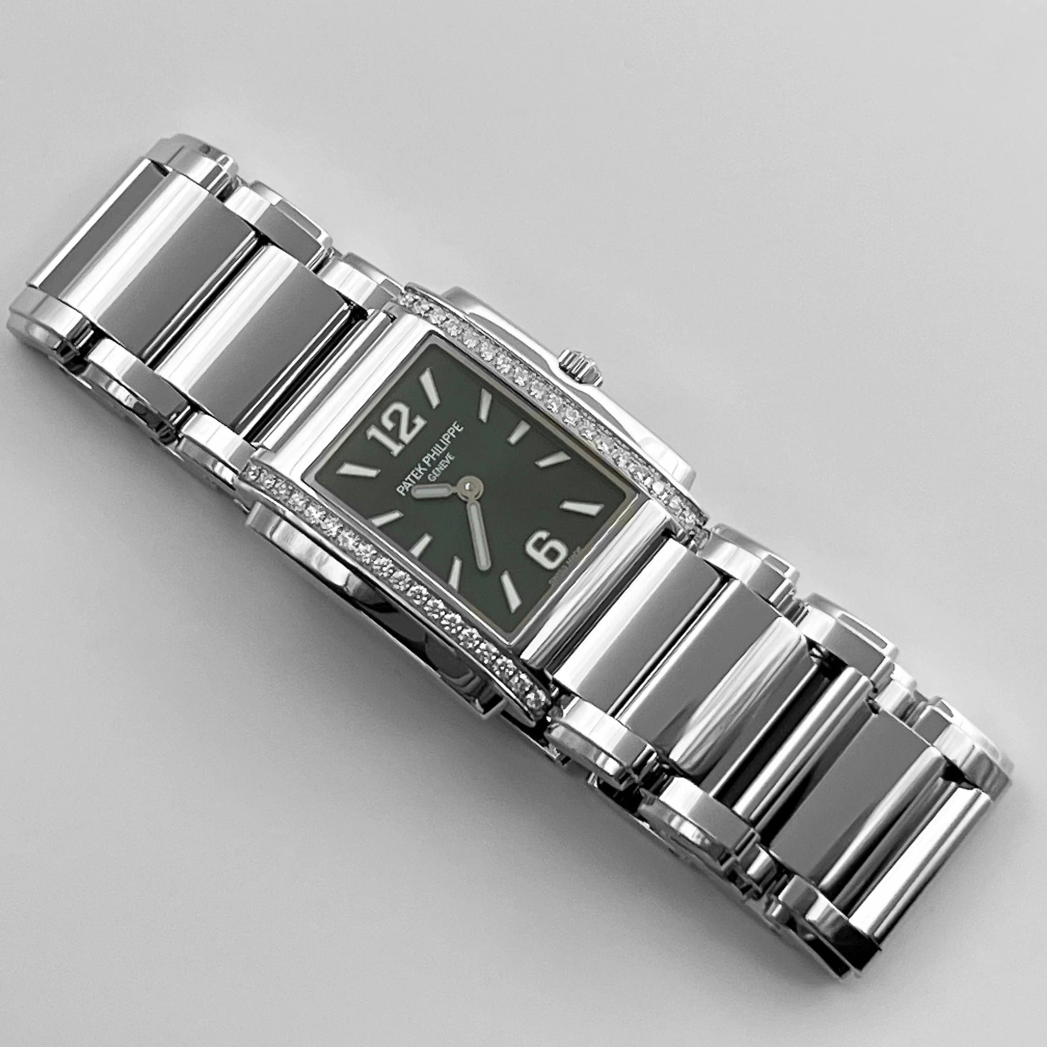 Patek Philippe Twenty-4 4910/1200A-011 'Ladies' Stainless Steel Green Diamond Dial Quartz - Image 2