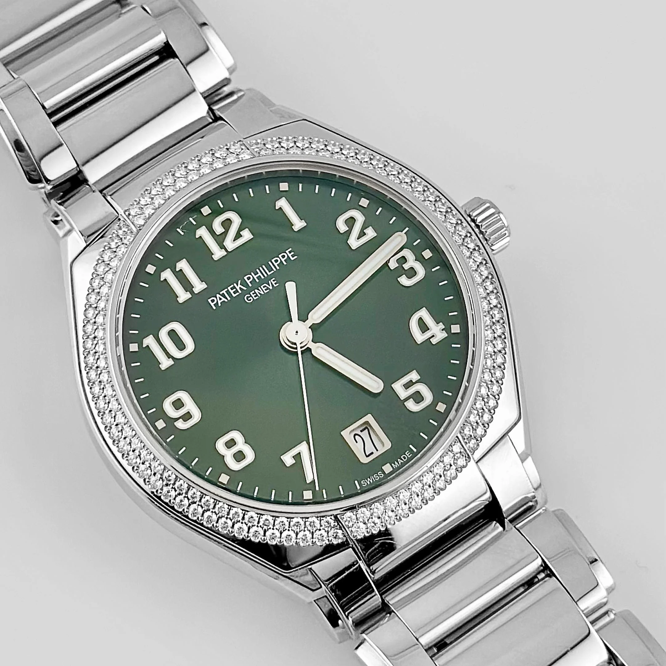 Patek Philippe Twenty-4 7300/1200A-011 Green Dial Diamond Bezel (2024) - Image 2