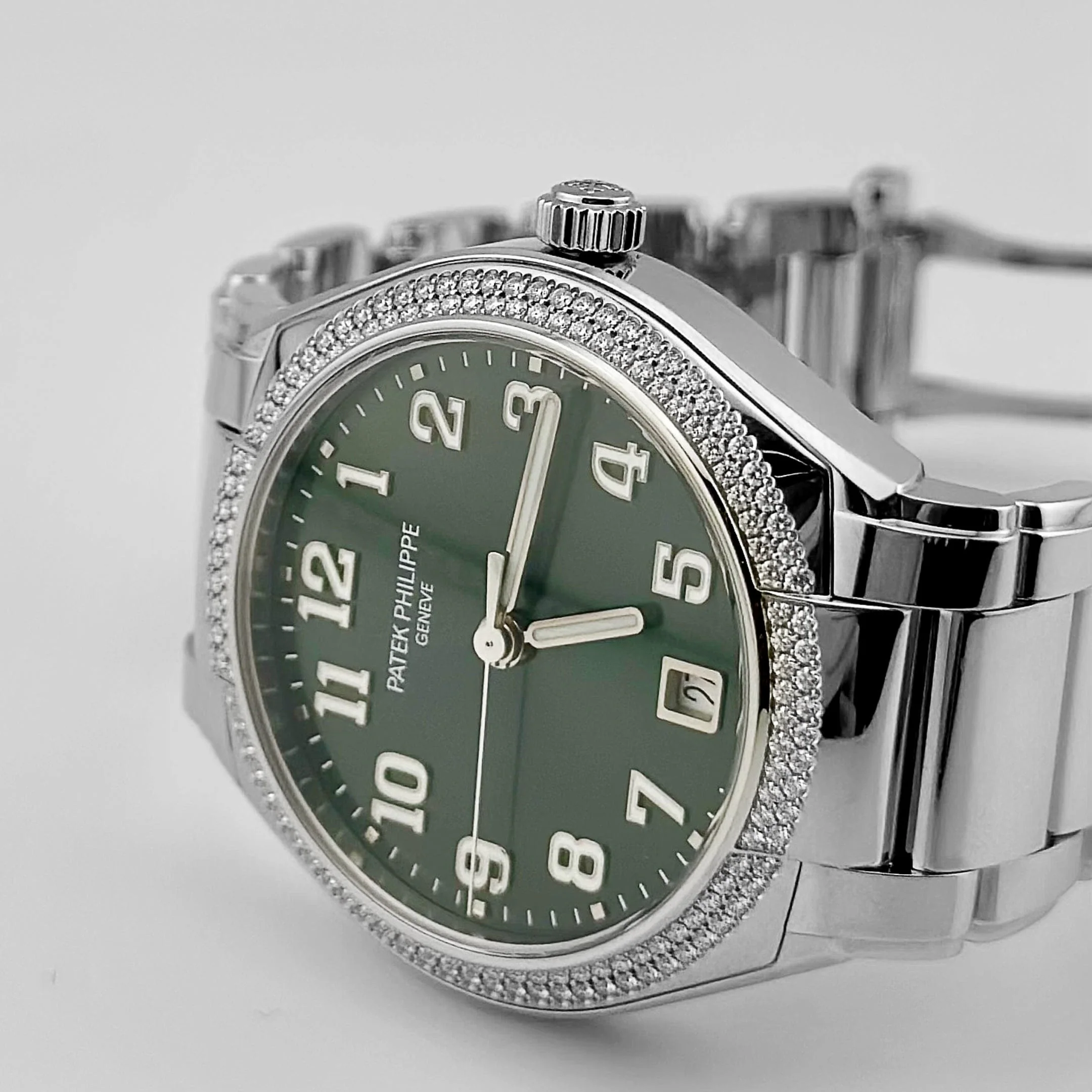 Patek Philippe Twenty-4 7300/1200A-011 Green Dial Diamond Bezel (2024) - Image 3