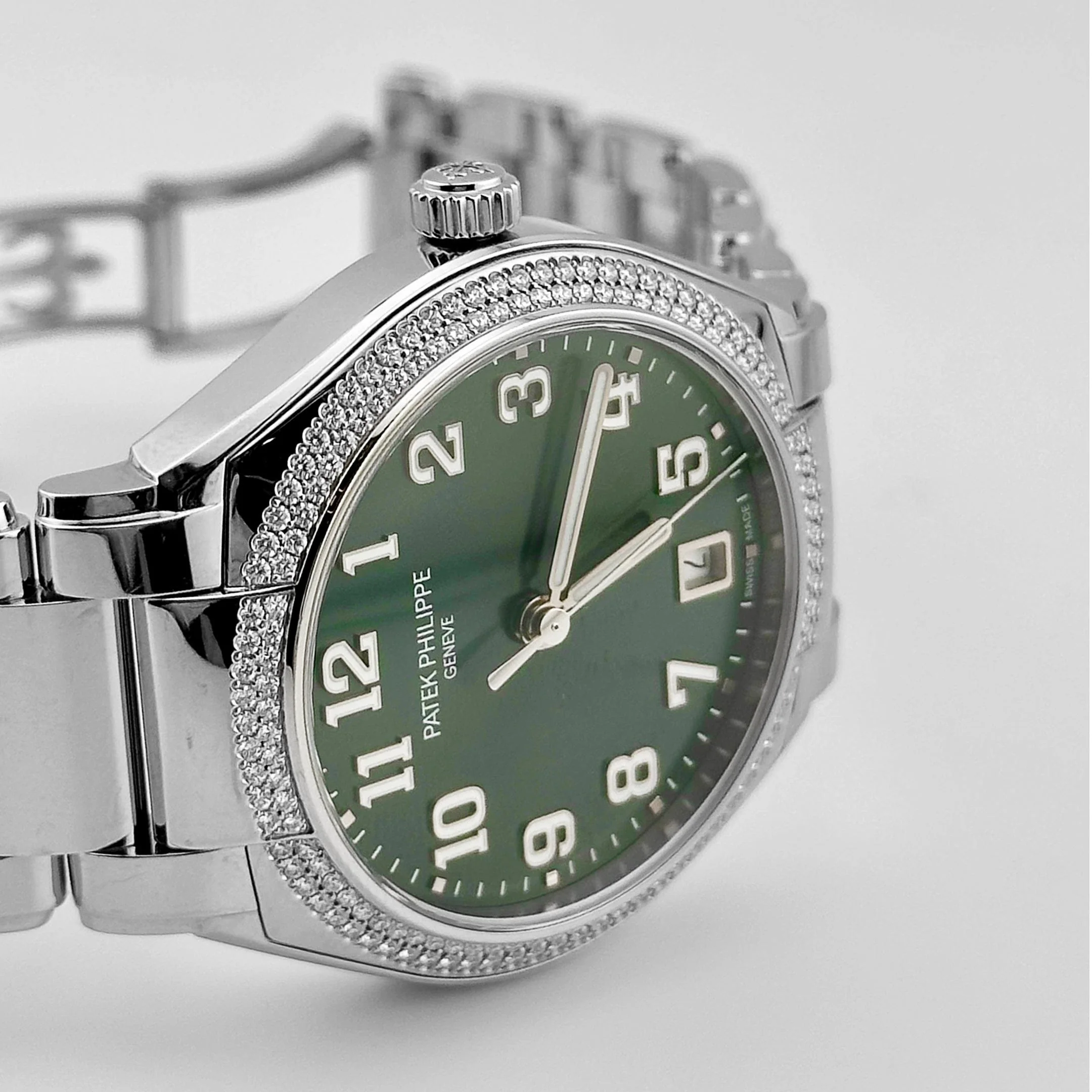 Patek Philippe Twenty-4 7300/1200A-011 Green Dial Diamond Bezel (2024) - Image 4