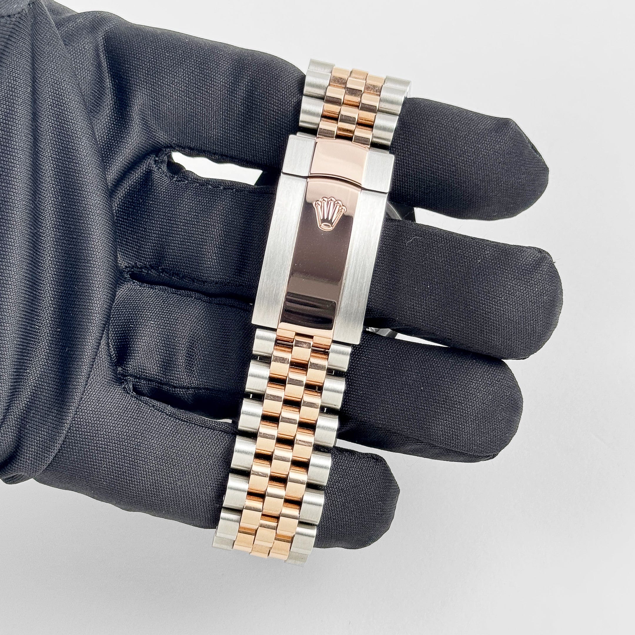 Rolex Datejust 36 126231 Rose Gold Stainless Steel Silver Fluted Motif Dial (2024) - Image 4