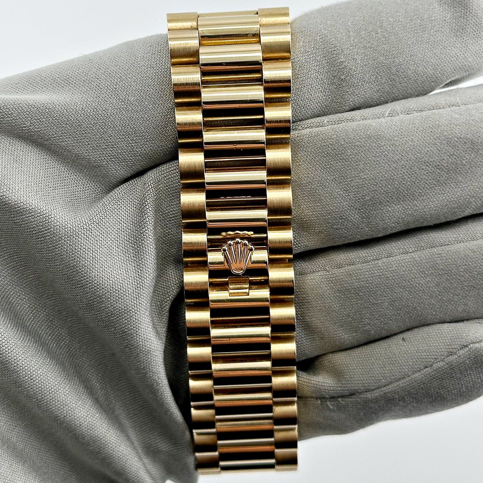 Rolex Day-Date 36 128238 Yellow Gold Green Diamond Dial (2025) - Image 10