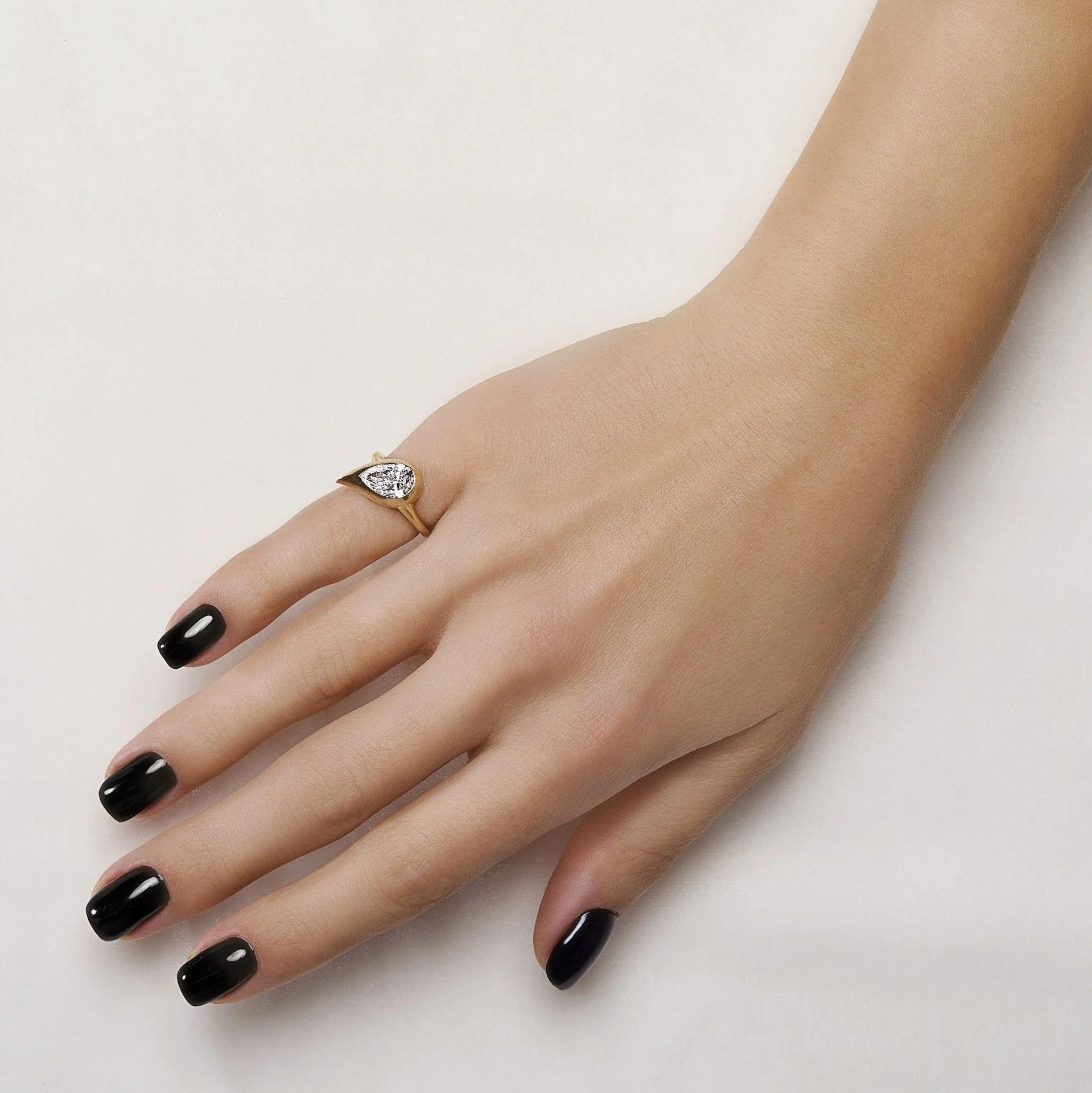 Original Mika Pinky Ring in Yellow Gold with Pear Diamond - Image 4