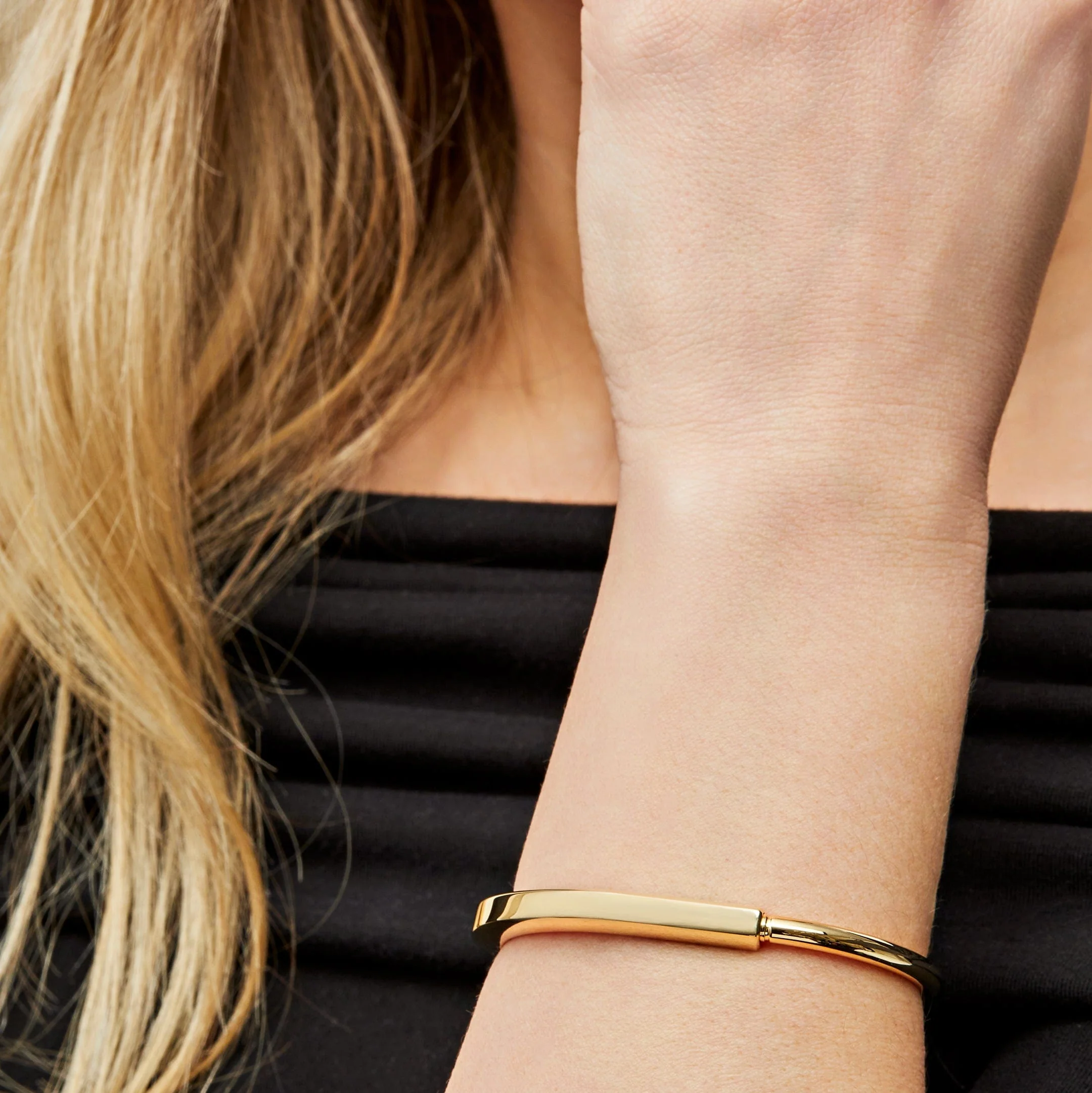 Tiffany & Co. Lock Bangle in Yellow Gold 70185636 - Image 2