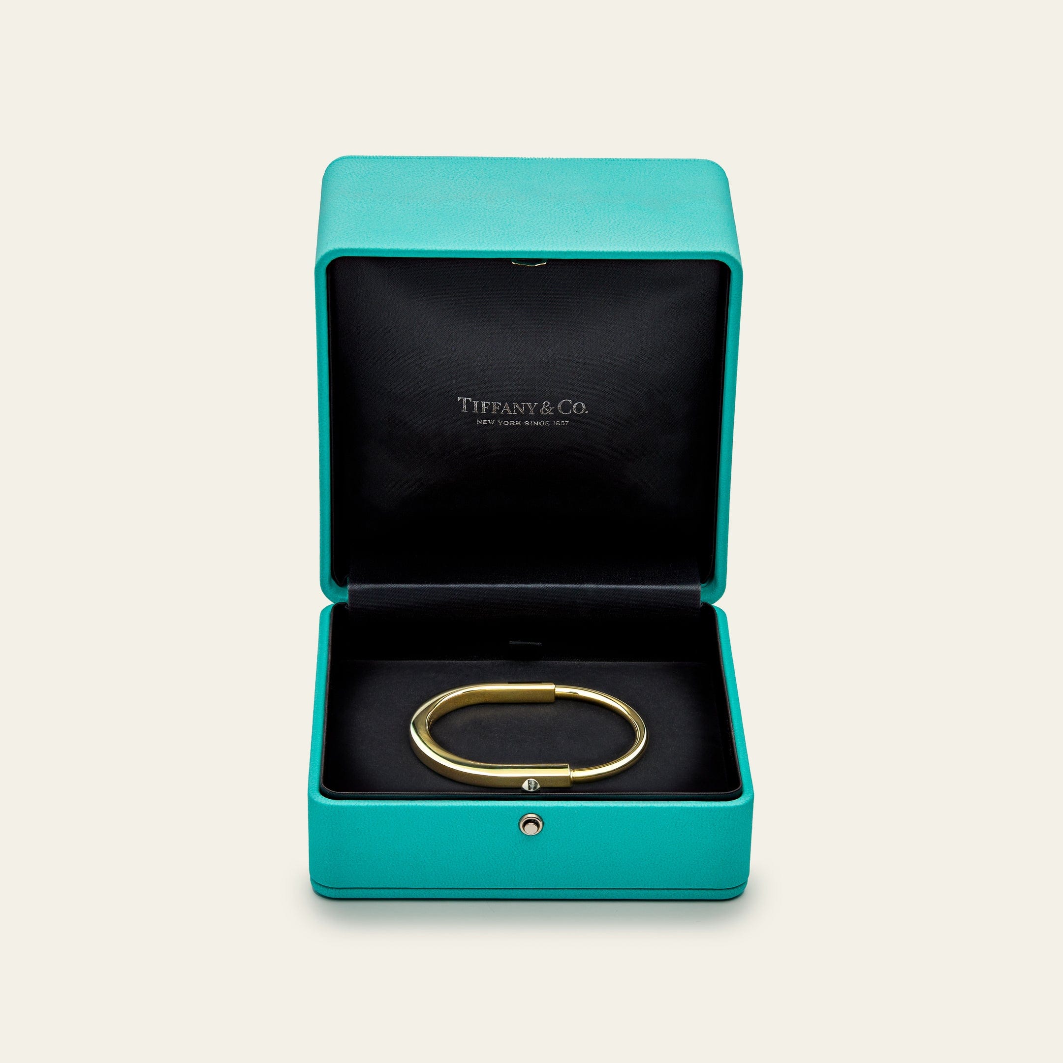 Tiffany & Co. Lock Bangle in Yellow Gold 70185636 - Image 7